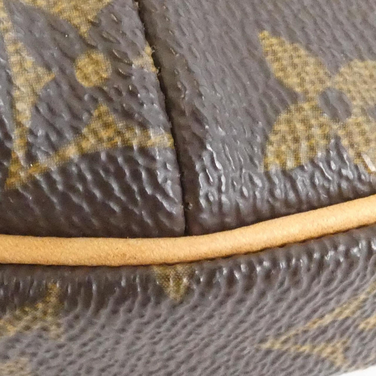Louis Vuitton Marron Coated Canvas Shoulder Bag (Pre-Owned)