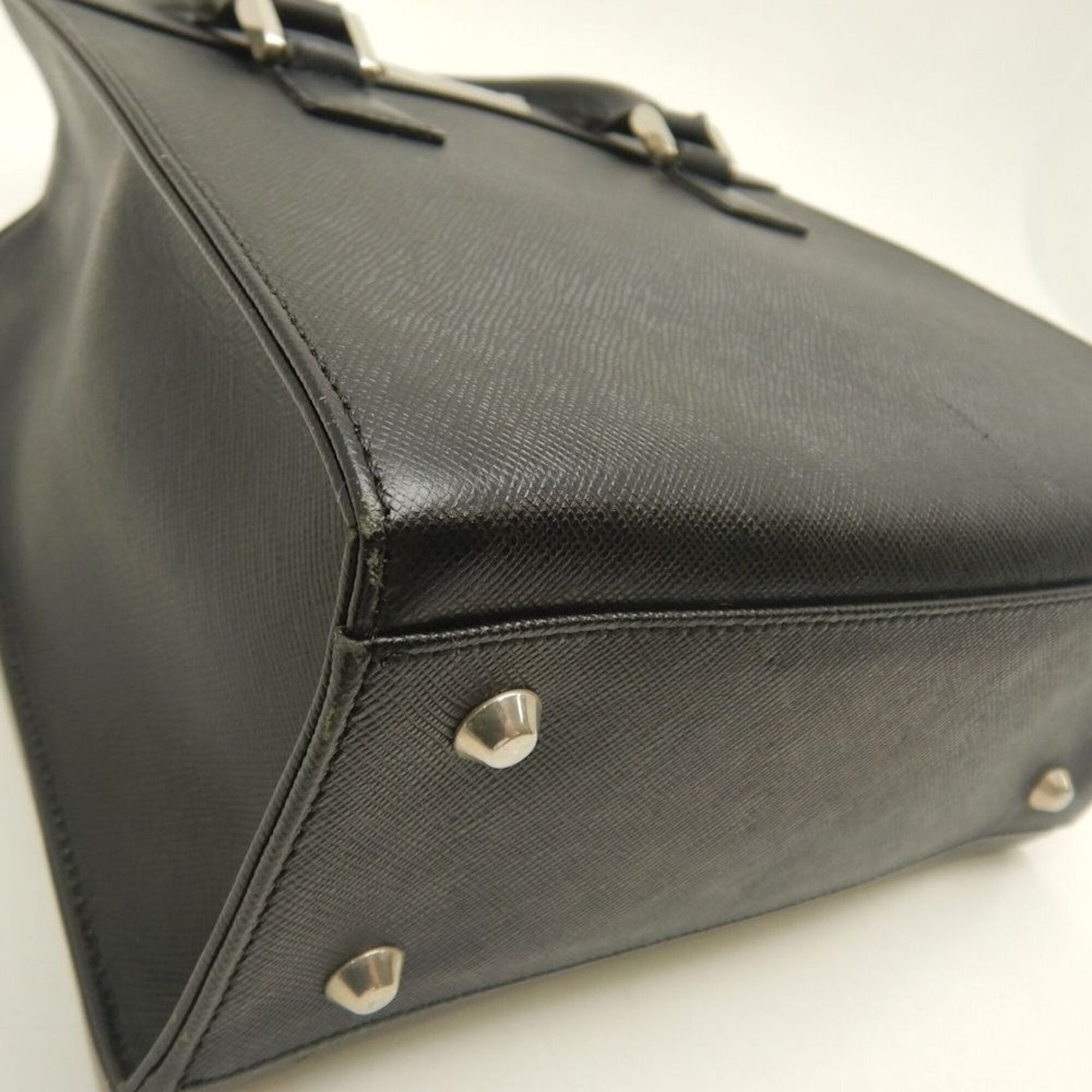 Burberry Black Leather Handbag (Pre-Owned)
