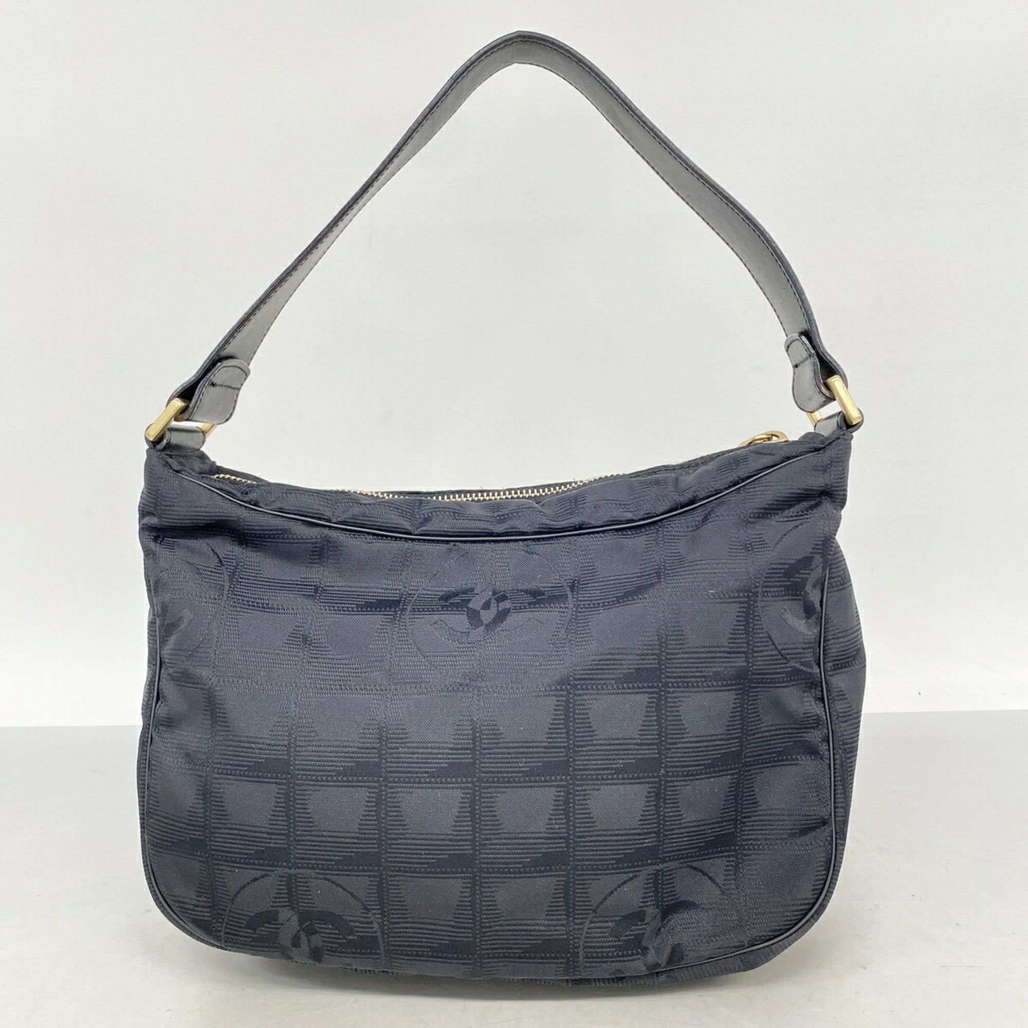 Chanel Black Nylon Shoulder Bag (Pre-Owned)