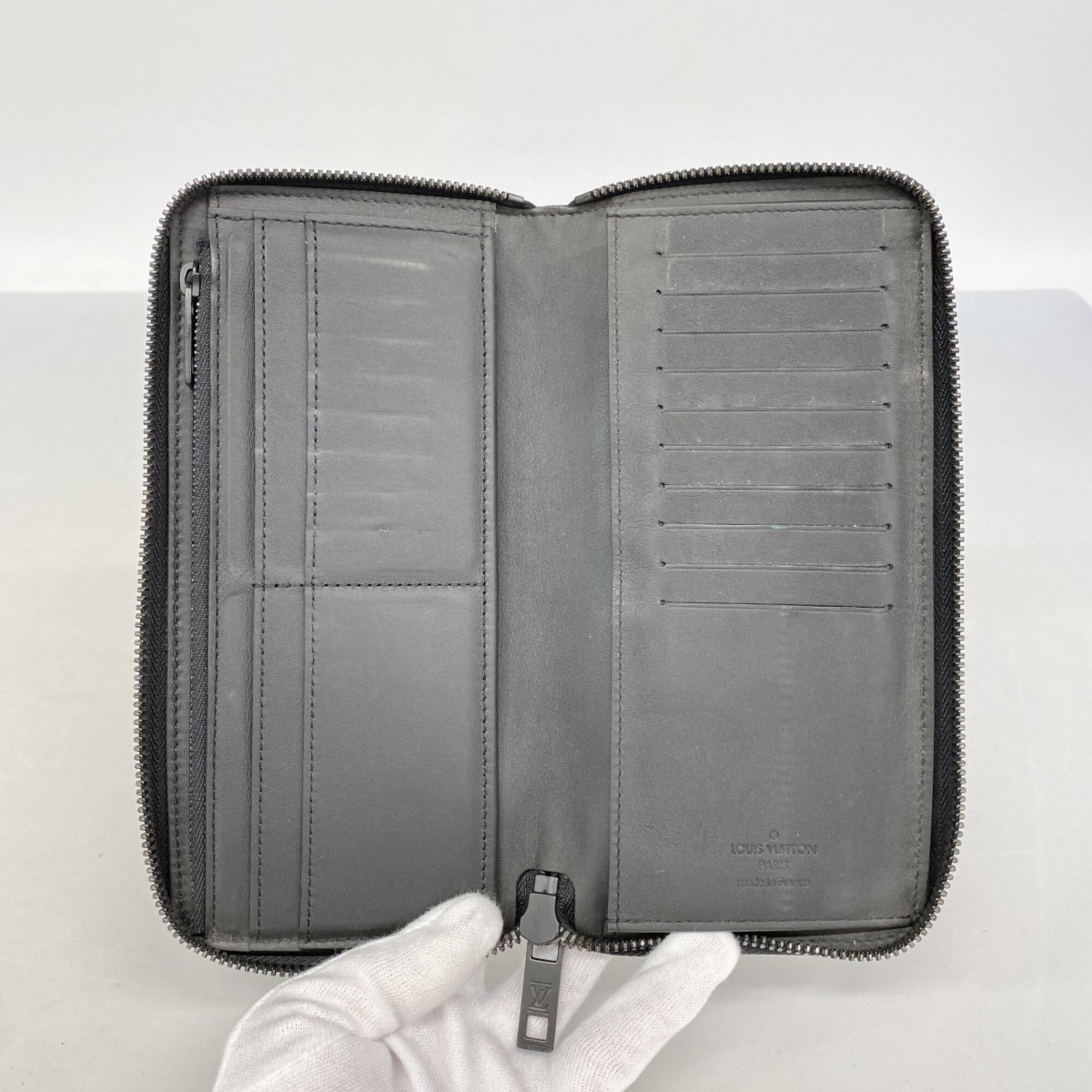 Louis Vuitton Black Long Wallet (Bi-Fold) (Pre-Owned)