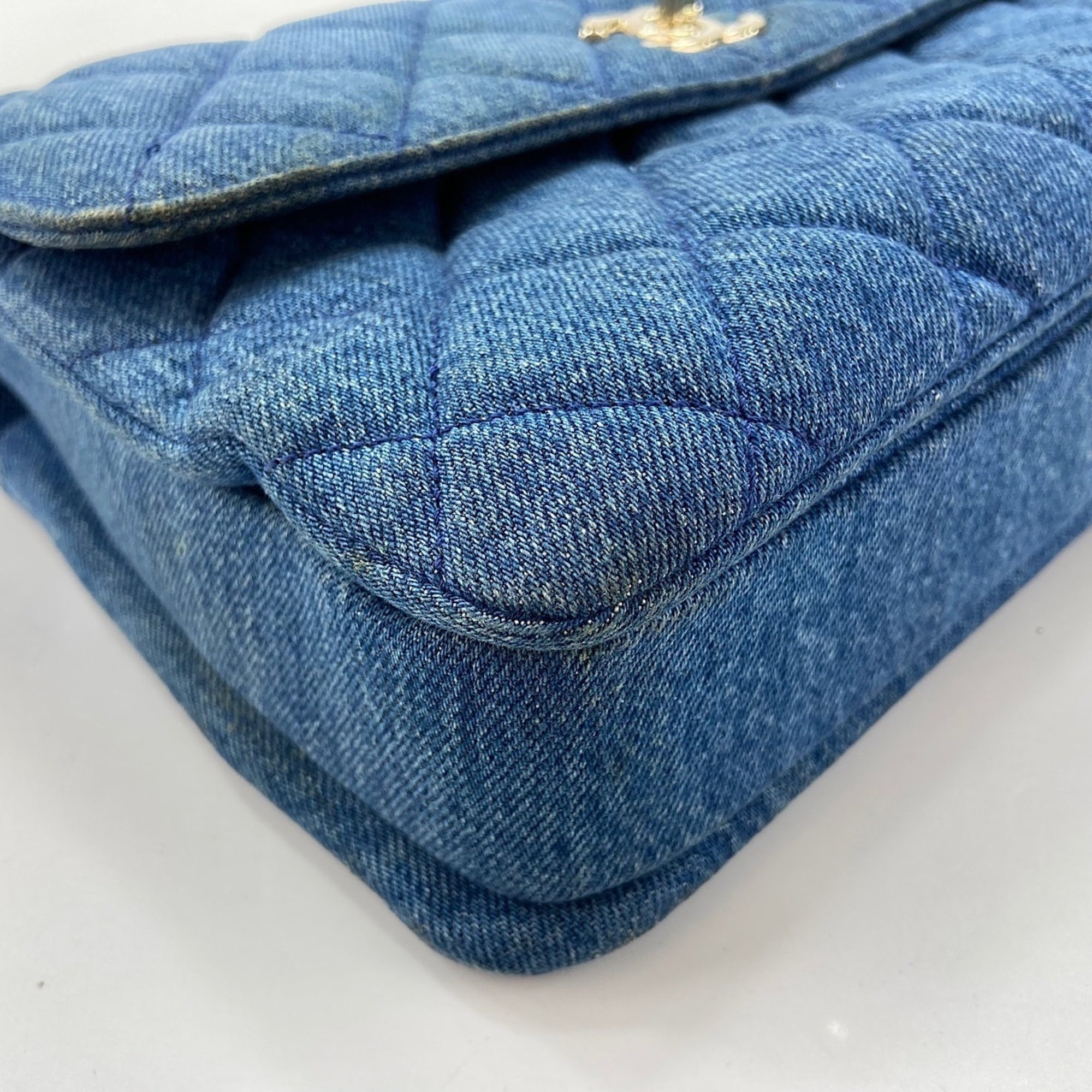 Chanel Blue Denim Handbag (Pre-Owned)