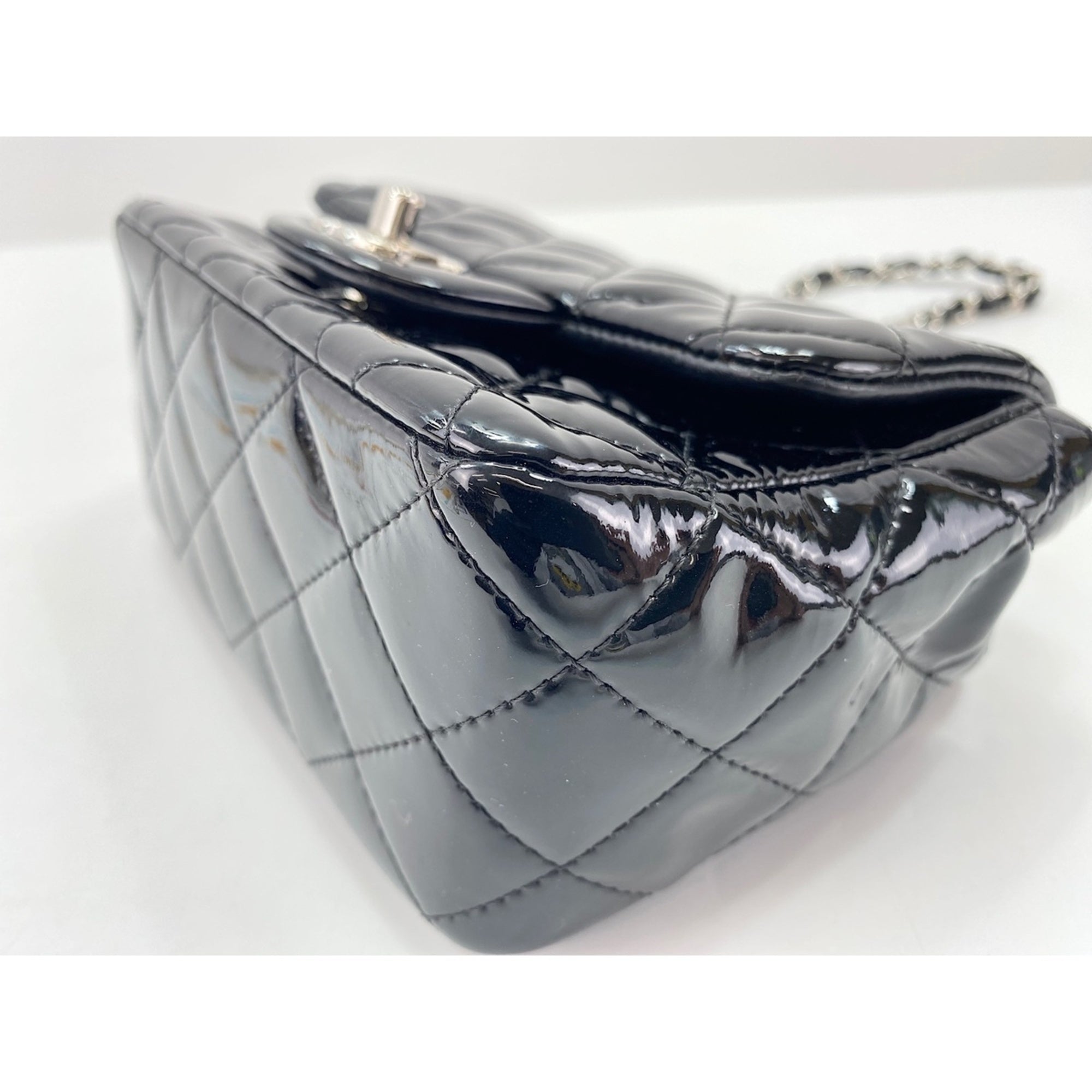 Chanel Black Shoulder Bag (Pre-Owned)