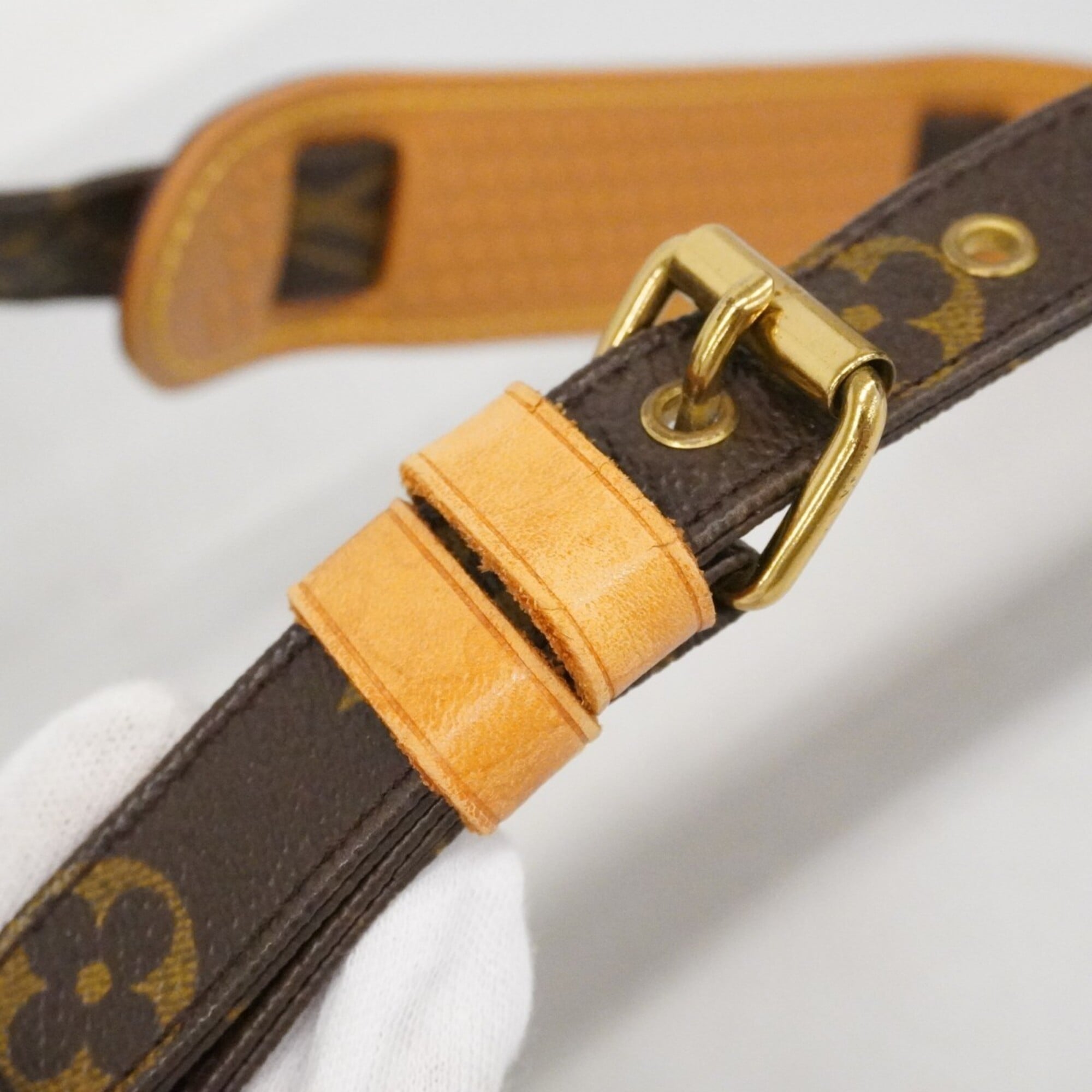 Louis Vuitton Brown Shoulder Bag (Pre-Owned)