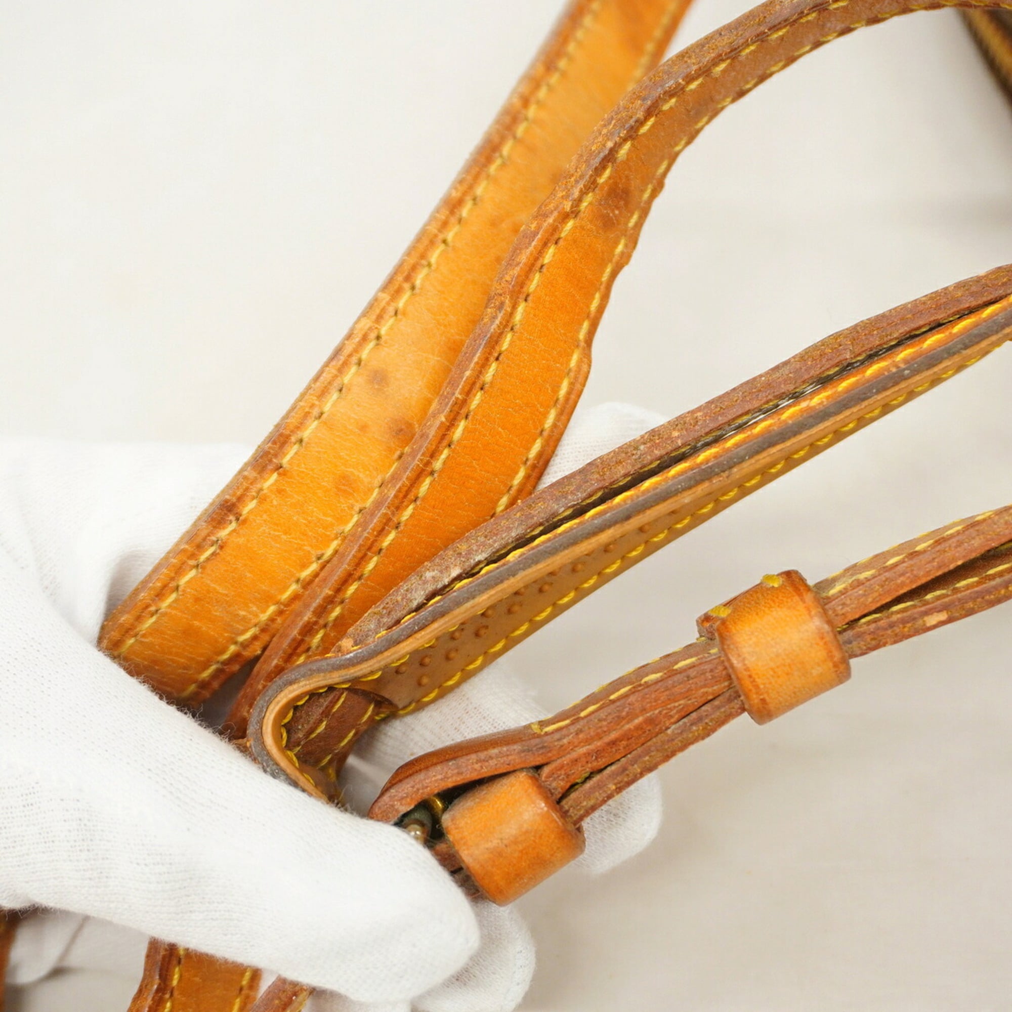 Louis Vuitton Brown Shoulder Bag (Pre-Owned)