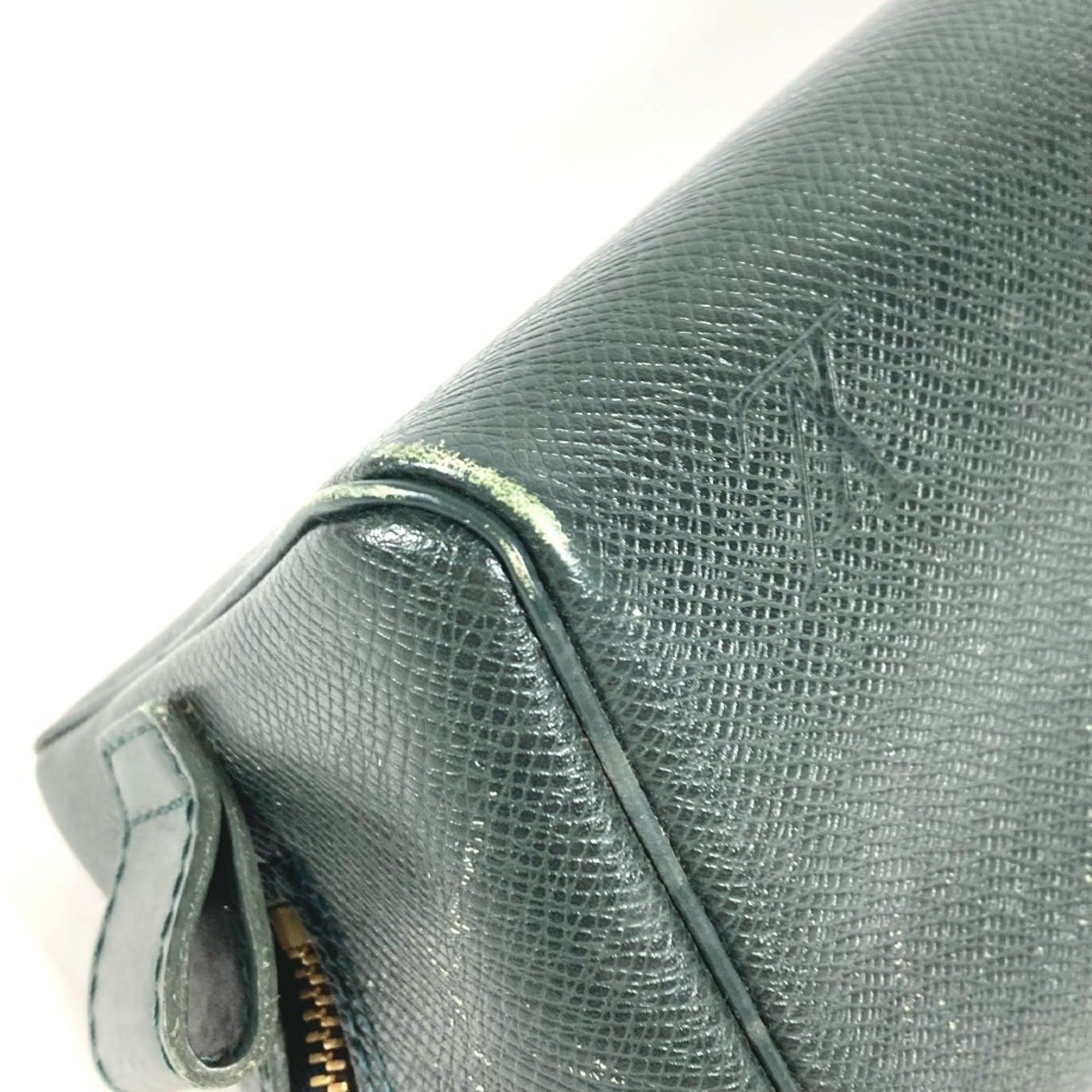Louis Vuitton Taiga Episea Green Taiga Leather Handbag (Pre-Owned)