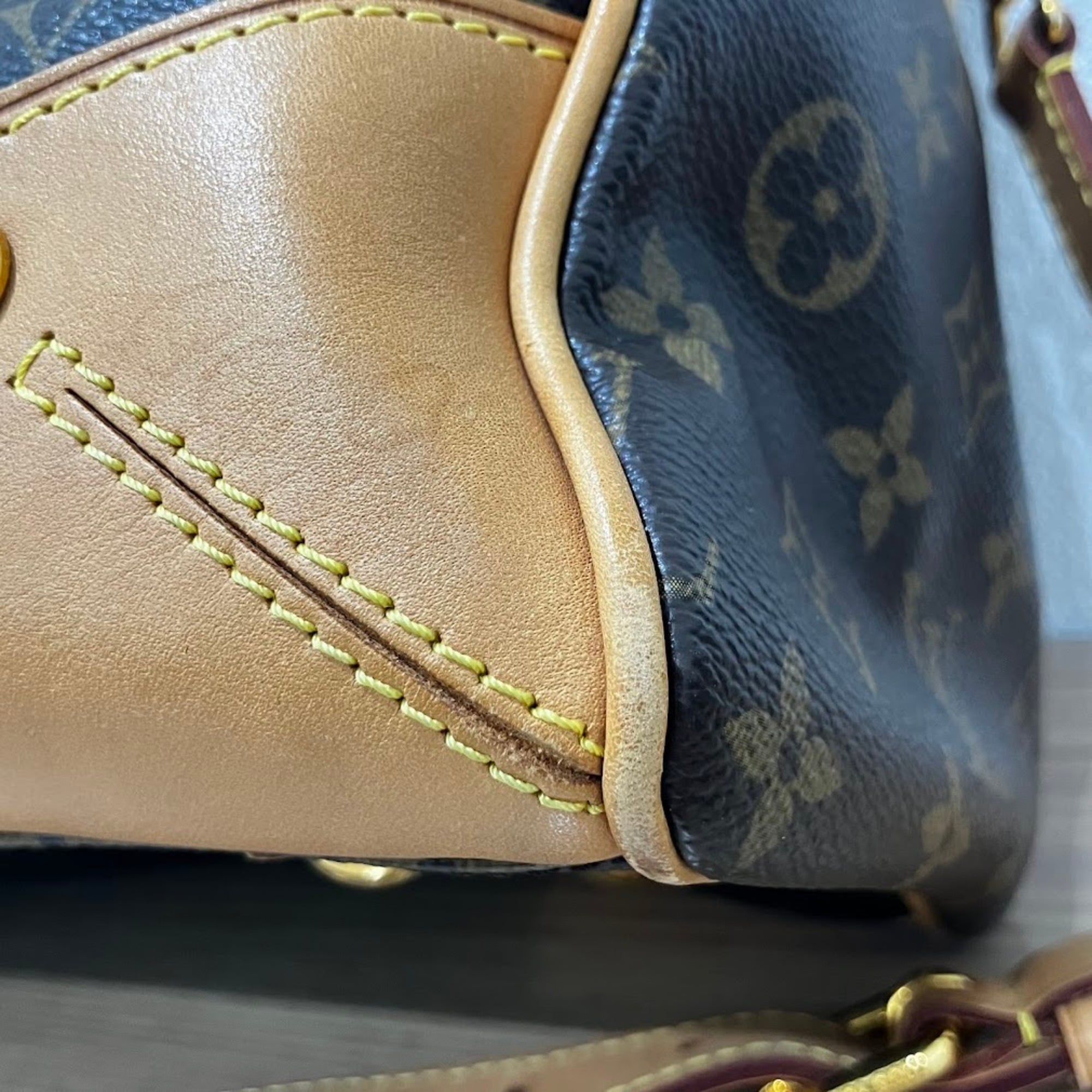 Louis Vuitton Brown Monogram Monogram Shoulder Bag (Pre-Owned)