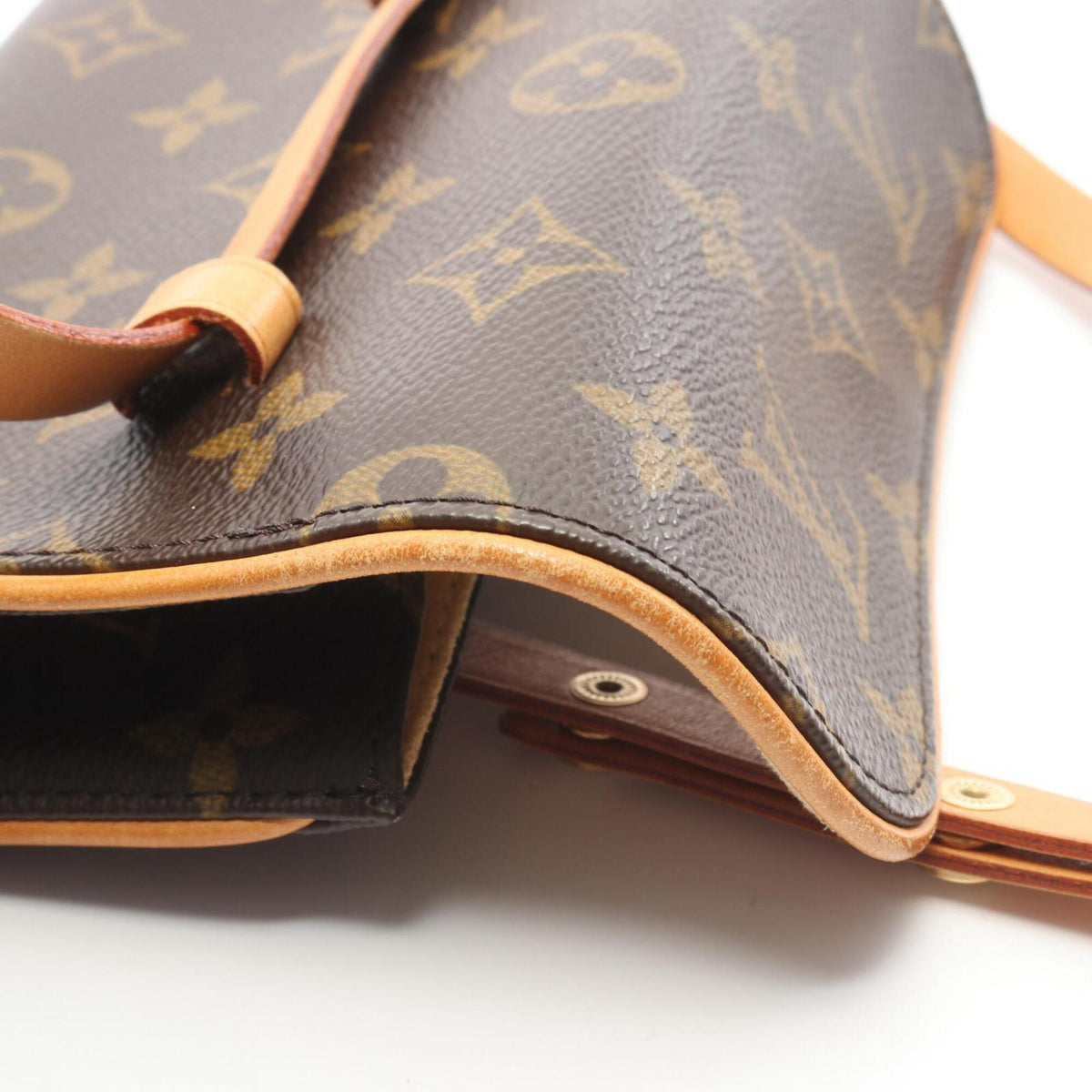 Louis Vuitton Brown Coated Canvas Leather Fanny Pack Handbag (Pre-Owned)