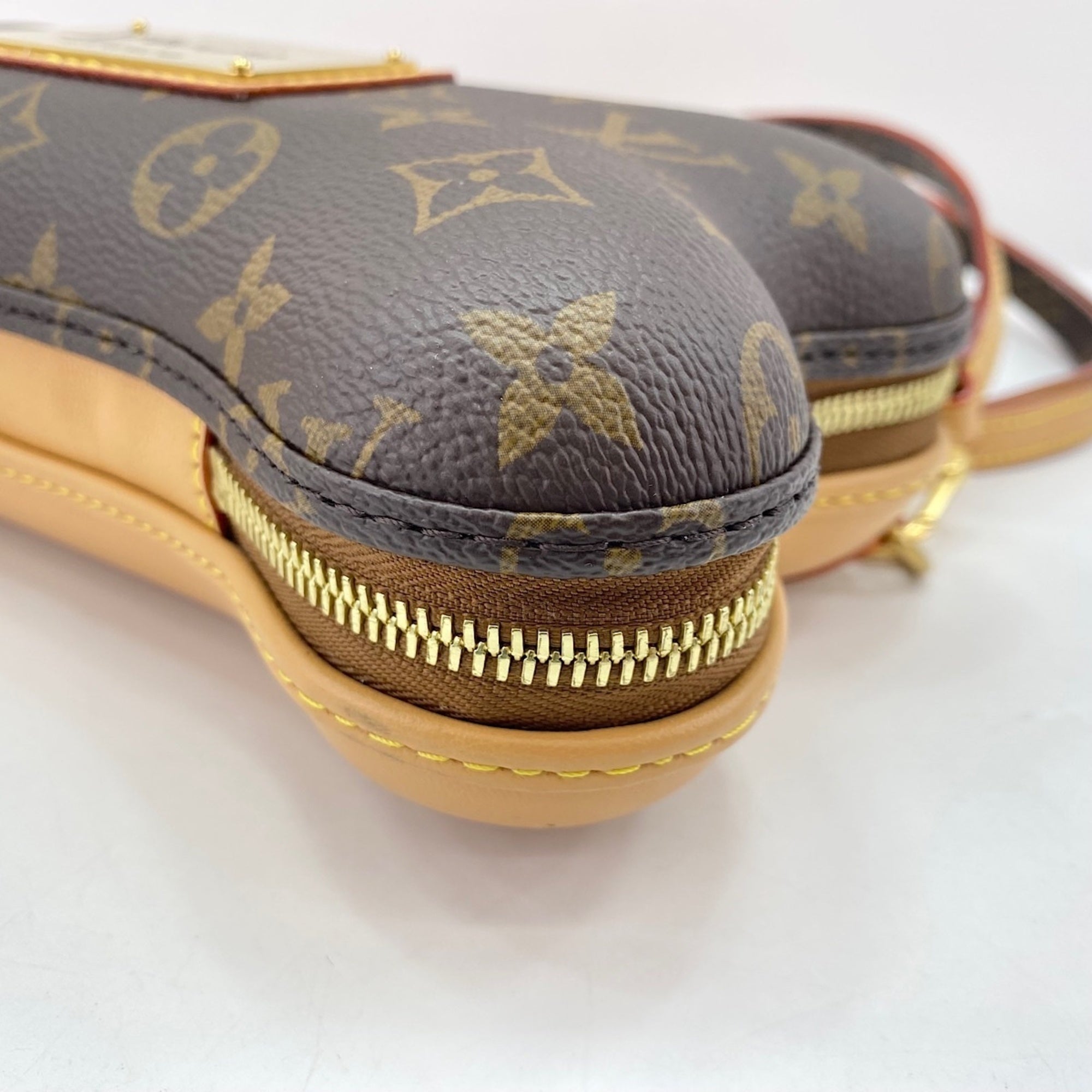 Louis Vuitton Brown Shoulder Bag (Pre-Owned)