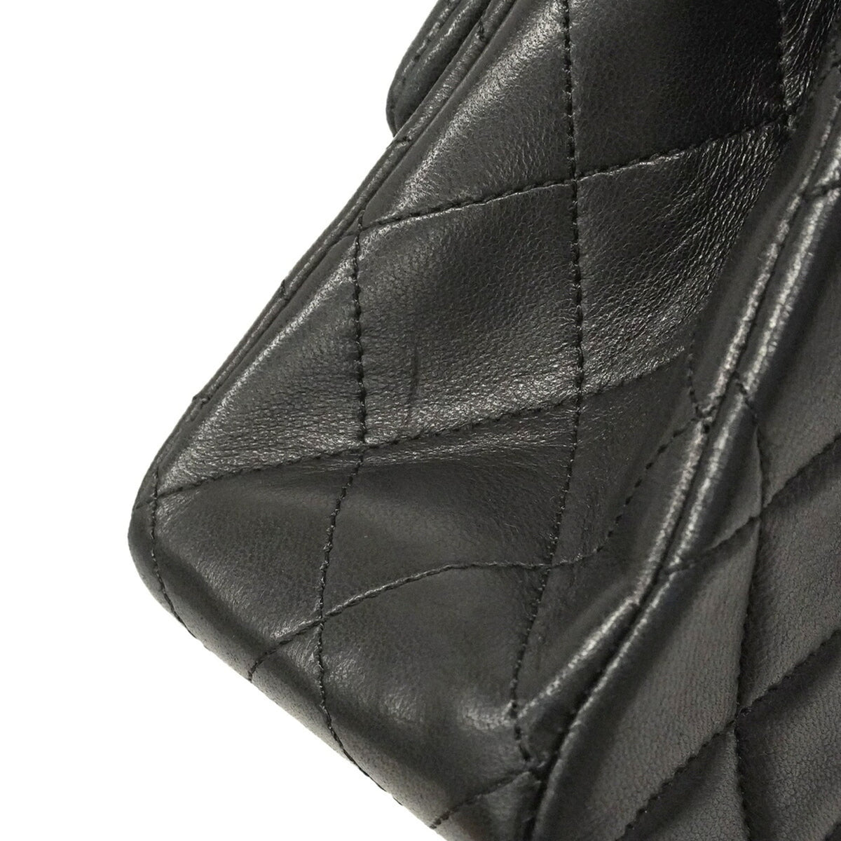 Chanel Black Leather Shoulder Bag (Pre-Owned)