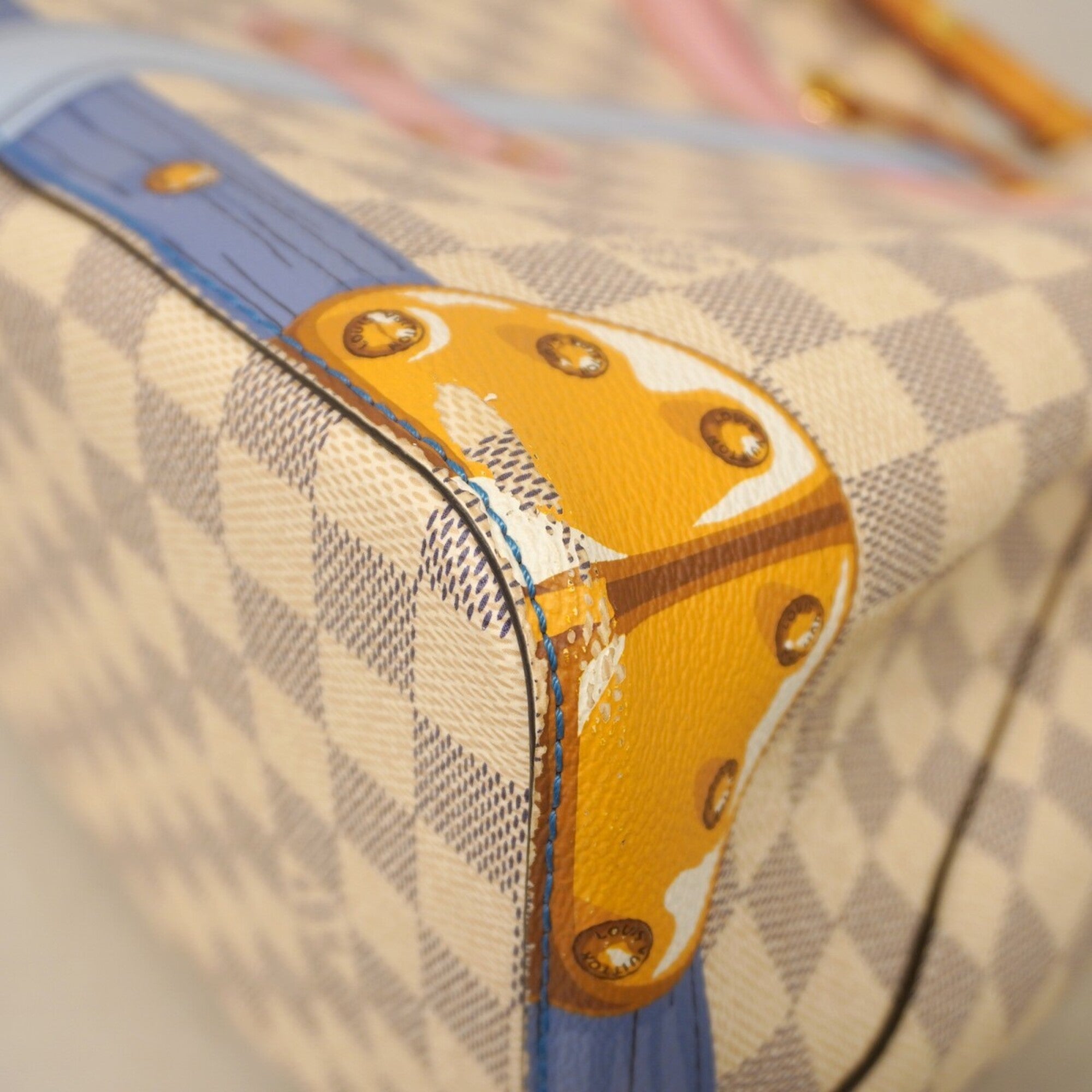 Louis Vuitton White Shoulder Bag (Pre-Owned)