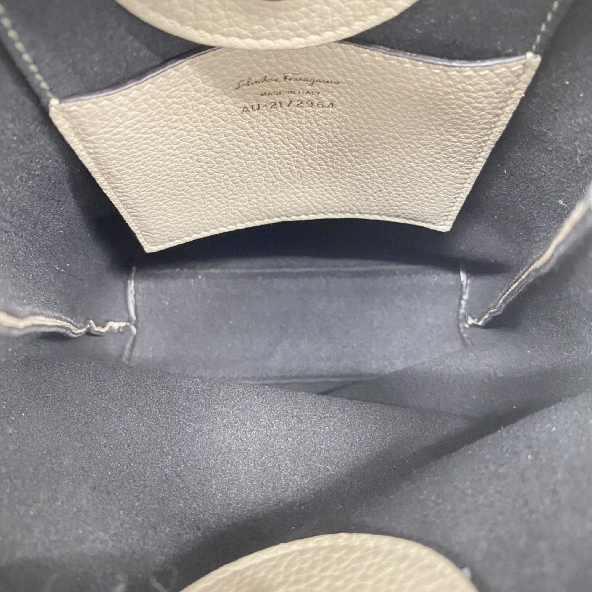 Salvatore Ferragamo Beige Leather Handbag (Pre-Owned)