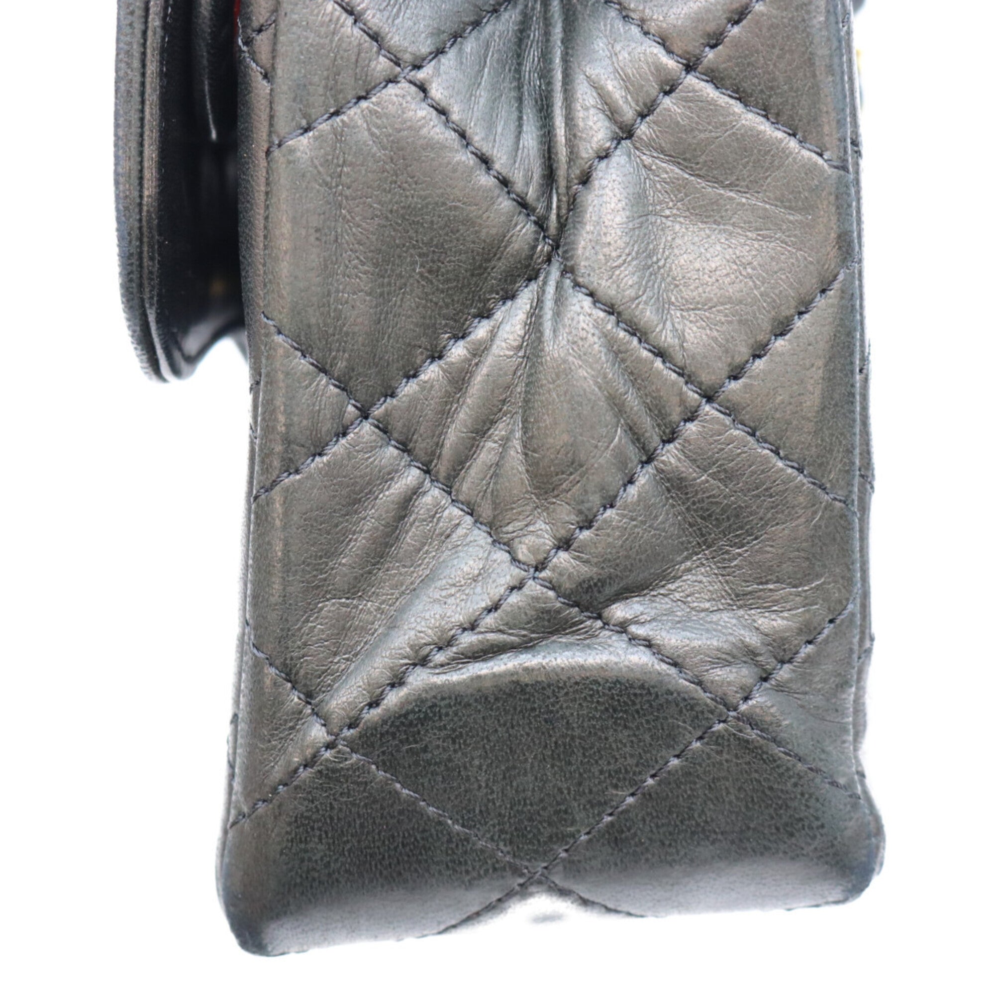 Chanel Black Leather Shoulder Bag (Pre-Owned)