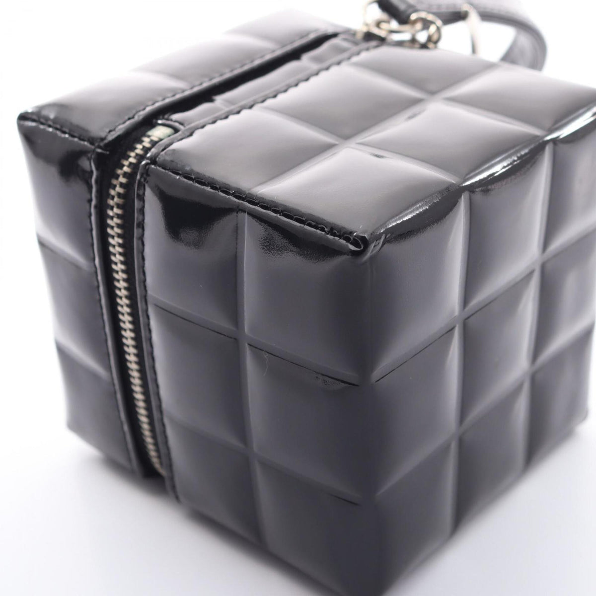 Chanel Chocolate Bar Black Patent Leather Handbag (Pre-Owned)