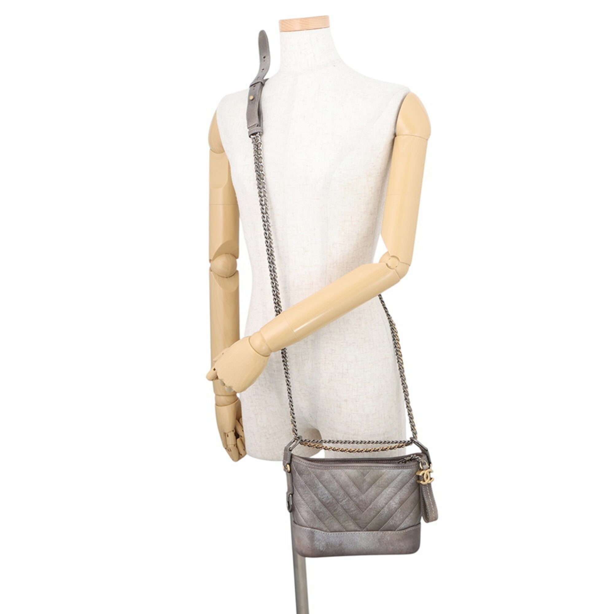 Chanel Gray Grained Calfskin Handbag Shoulder Bag (Pre-Owned)