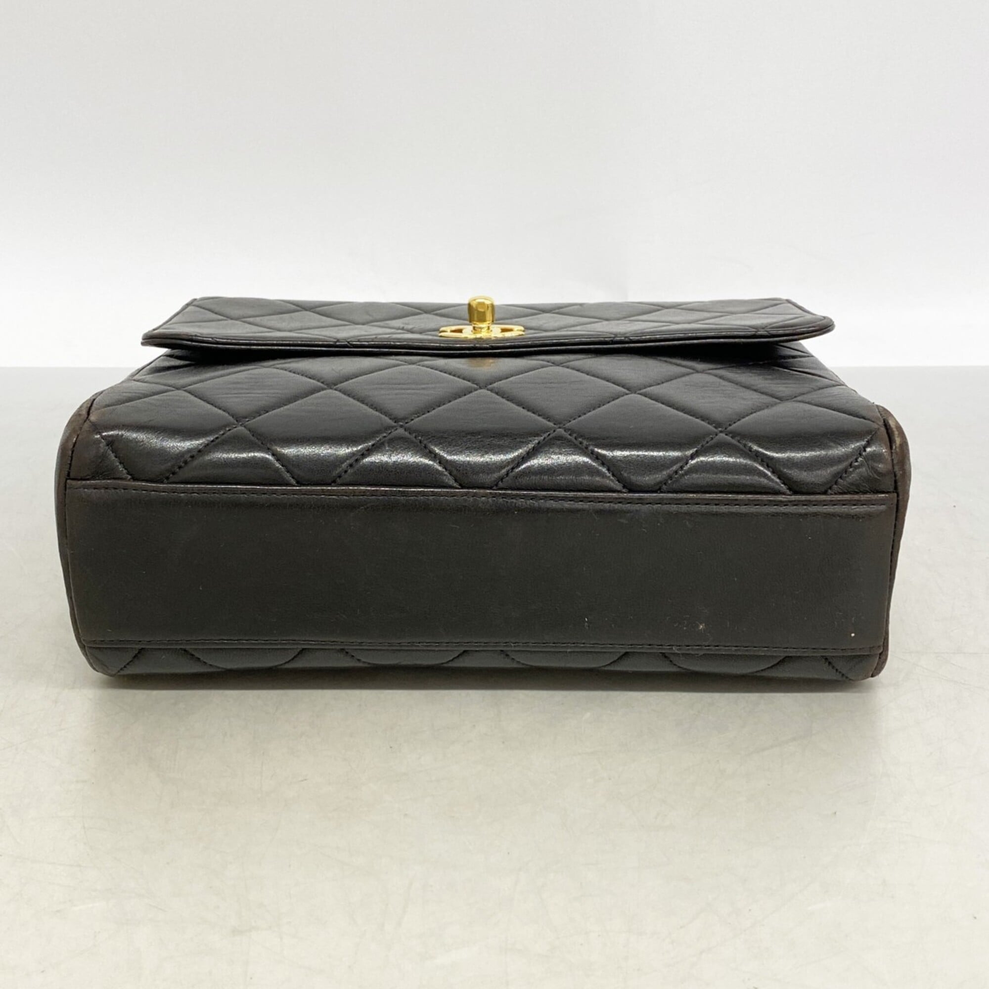 Chanel Black Leather Shoulder Bag (Pre-Owned)