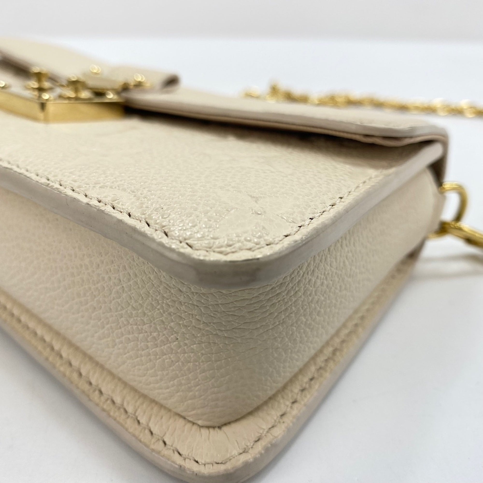 Louis Vuitton Beige Shoulder Bag (Pre-Owned)