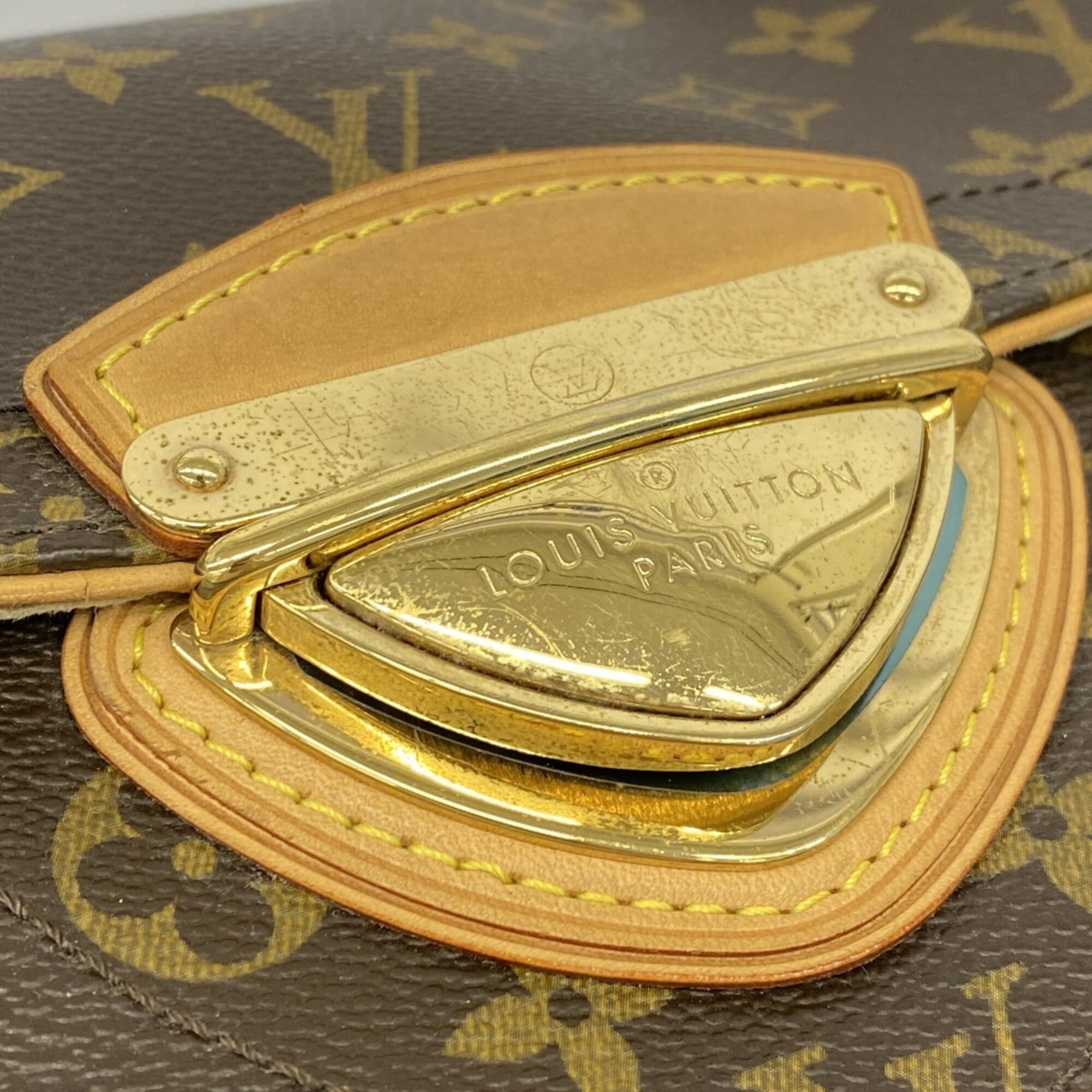 Louis Vuitton Brown Shoulder Bag (Pre-Owned)