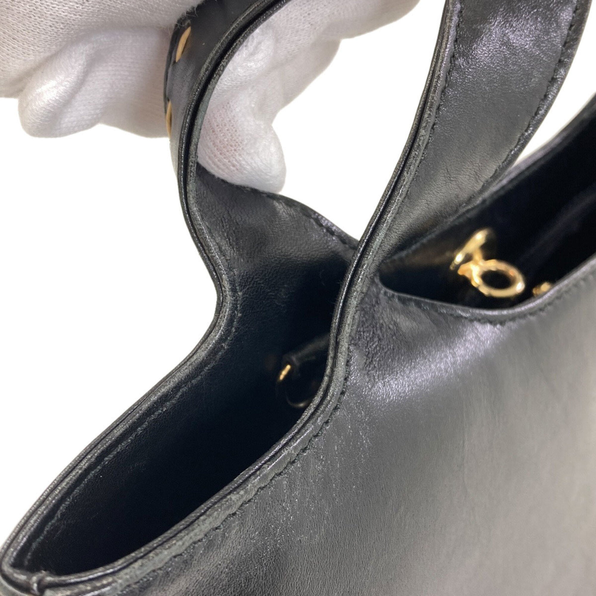 Salvatore Ferragamo Black Leather Handbag (Pre-Owned)