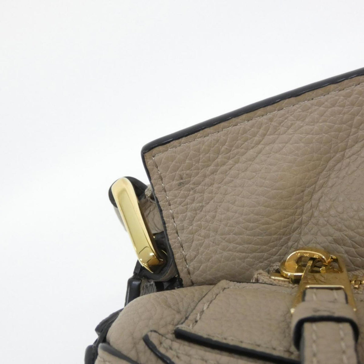 Loewe Sand Leather Handbag (Pre-Owned)