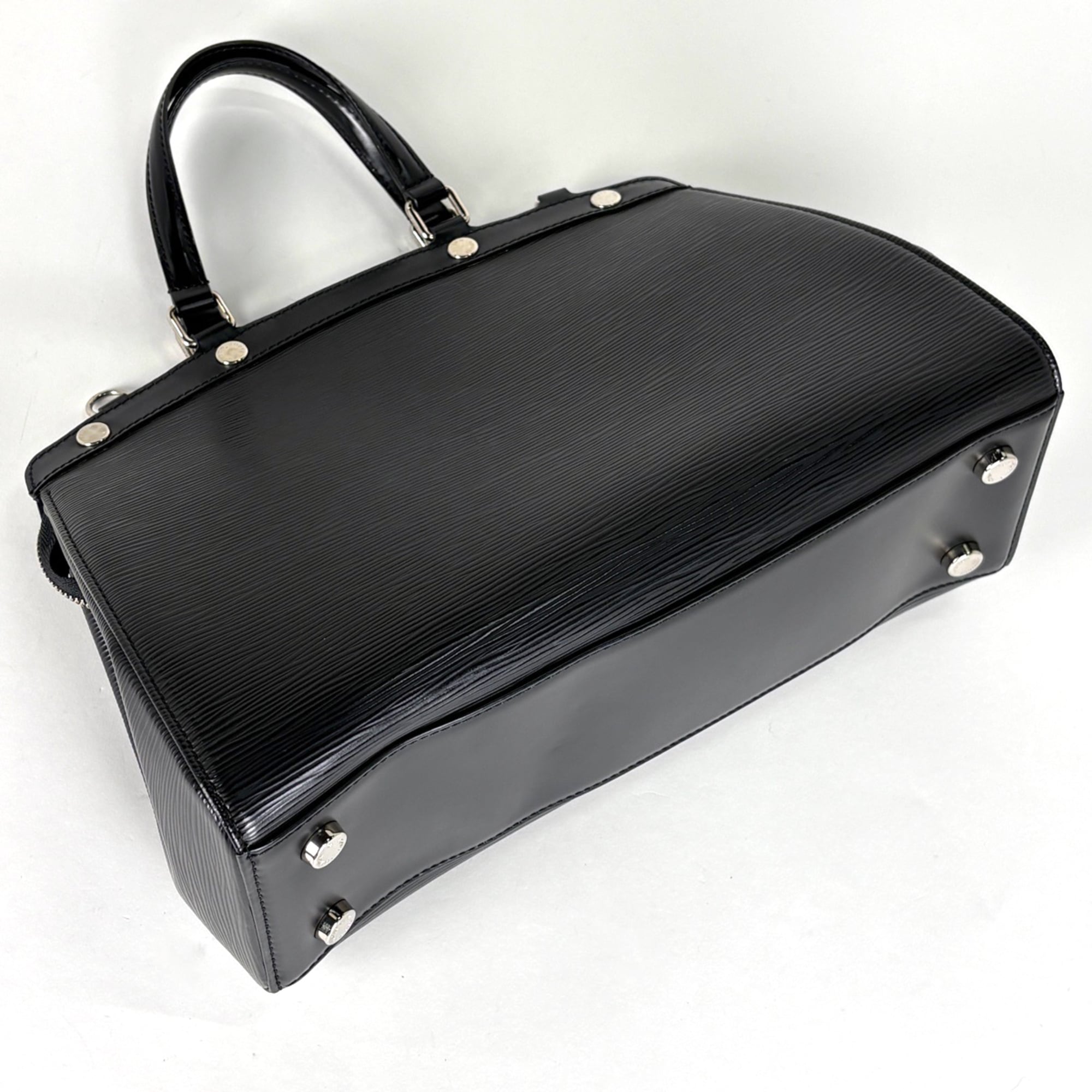 Louis Vuitton Black Noir Epi Leather Handbag (Pre-Owned)