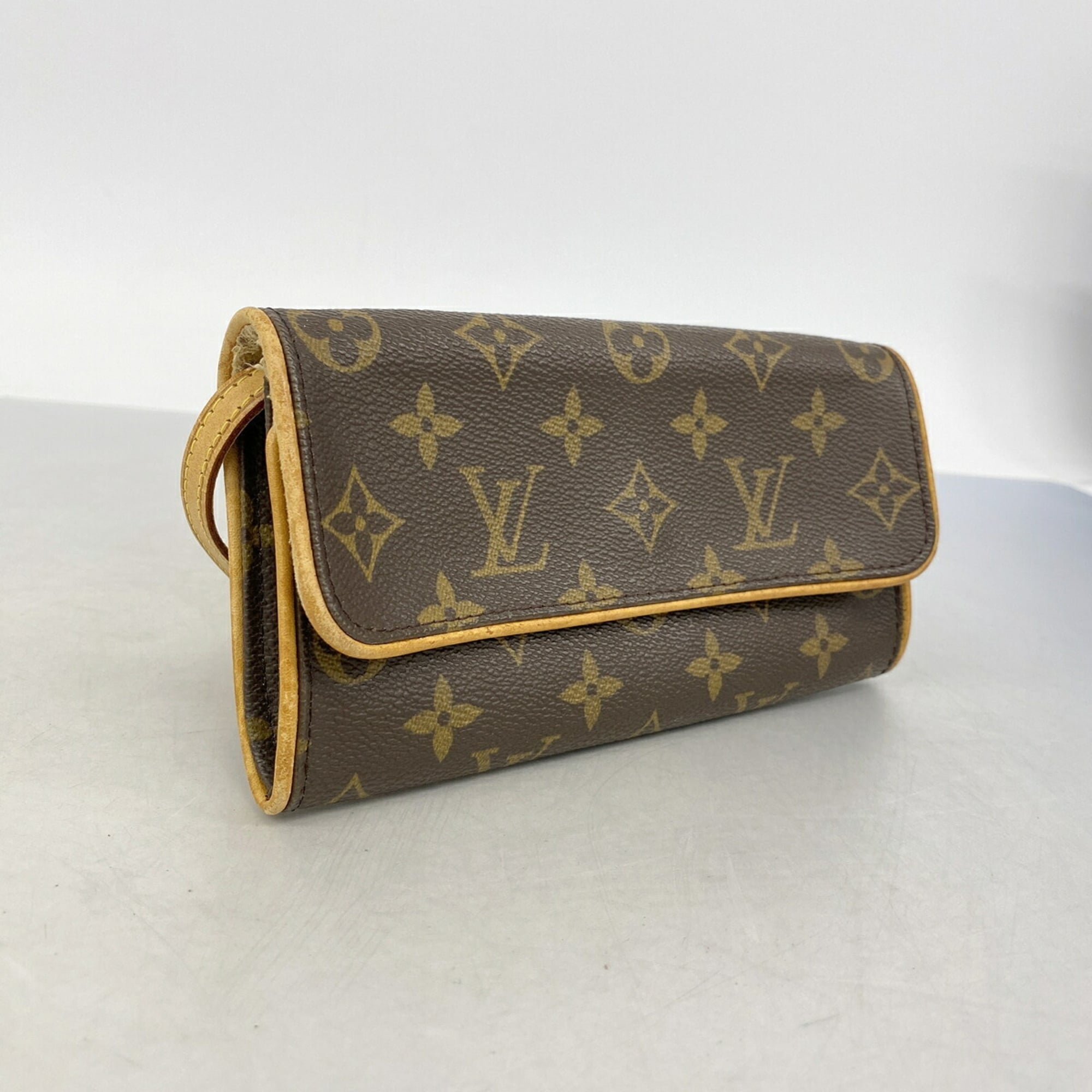 Louis Vuitton Brown Shoulder Bag (Pre-Owned)