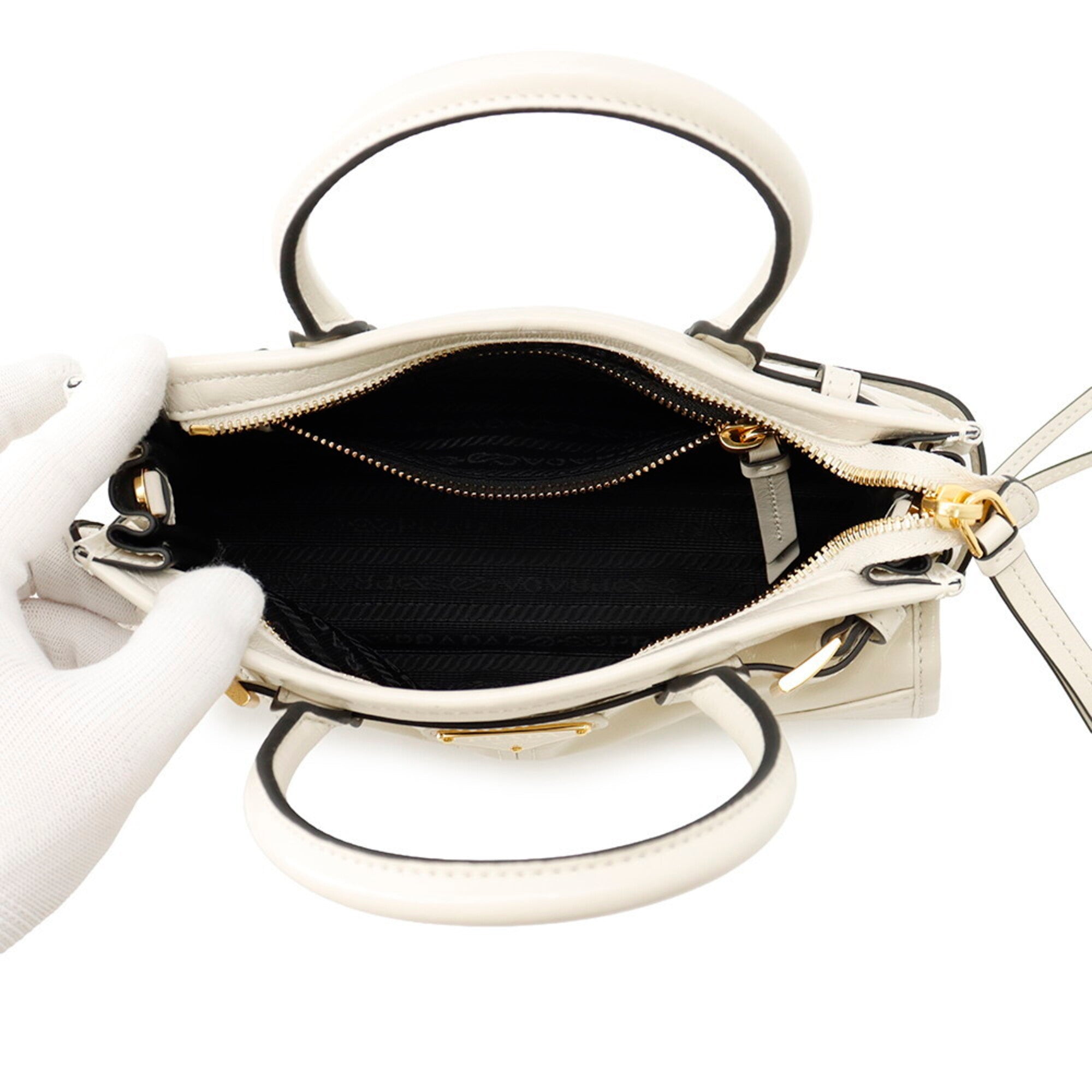 Prada White Leather Handbag (Pre-Owned)