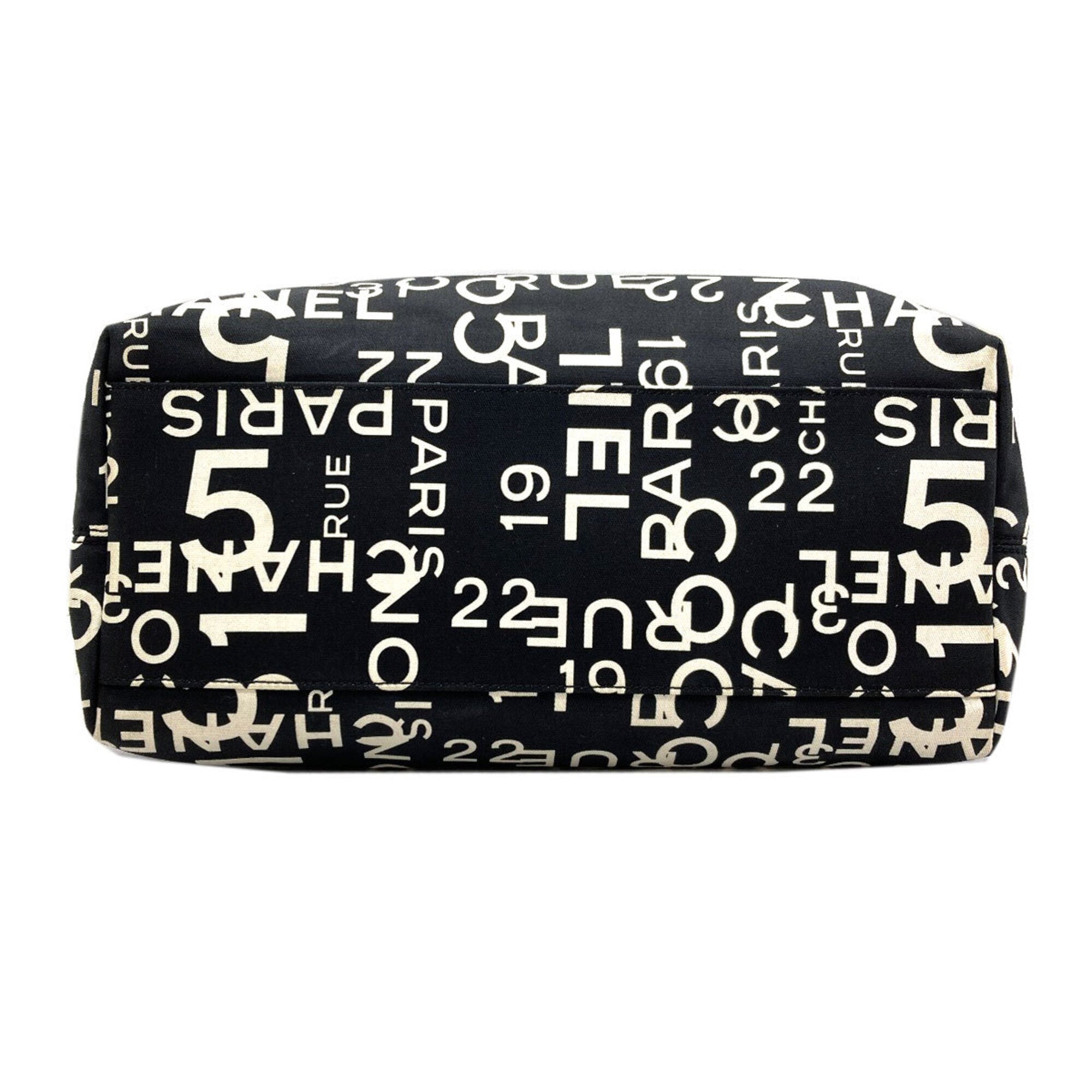 Chanel Black White Canvas Pouch Tote Bag (Pre-Owned)