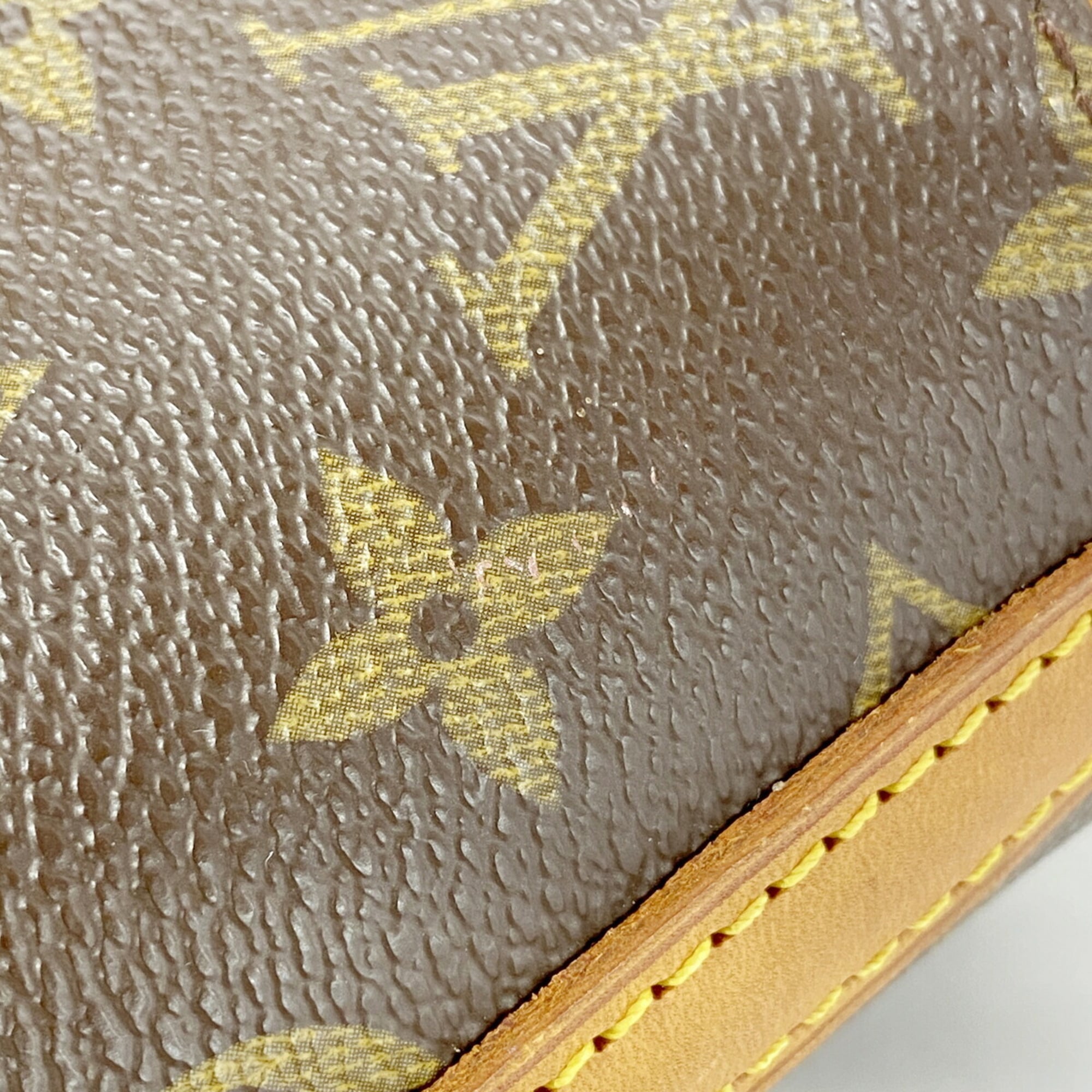 Louis Vuitton Brown Shoulder Bag (Pre-Owned)