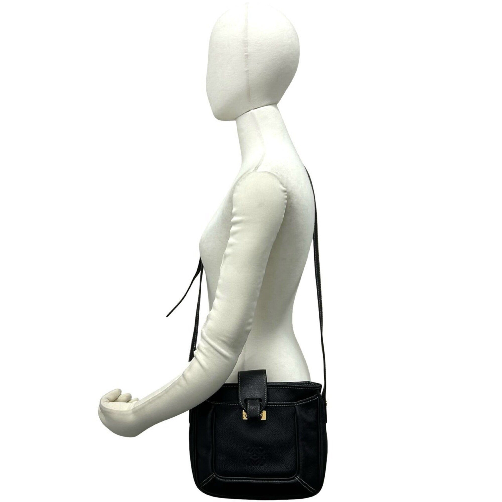 Loewe Black Leather Pochette Shoulder Bag (Pre-Owned)