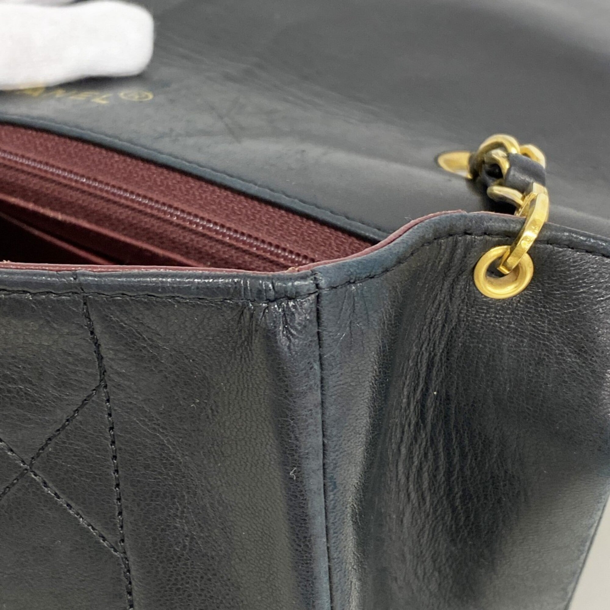Chanel Black Leather Shoulder Bag (Pre-Owned)