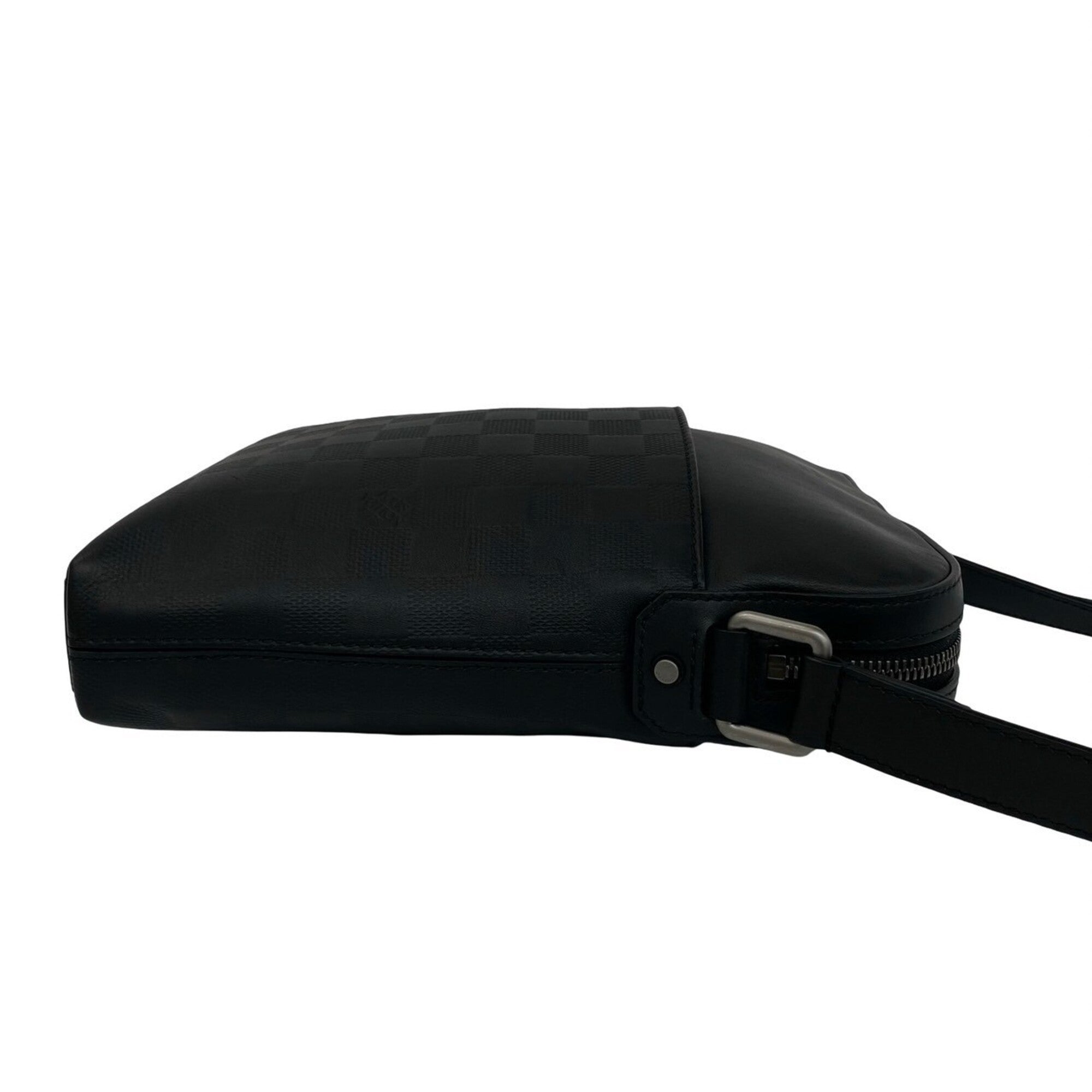 Louis Vuitton Black Leather Pochette Shoulder Bag (Pre-Owned)
