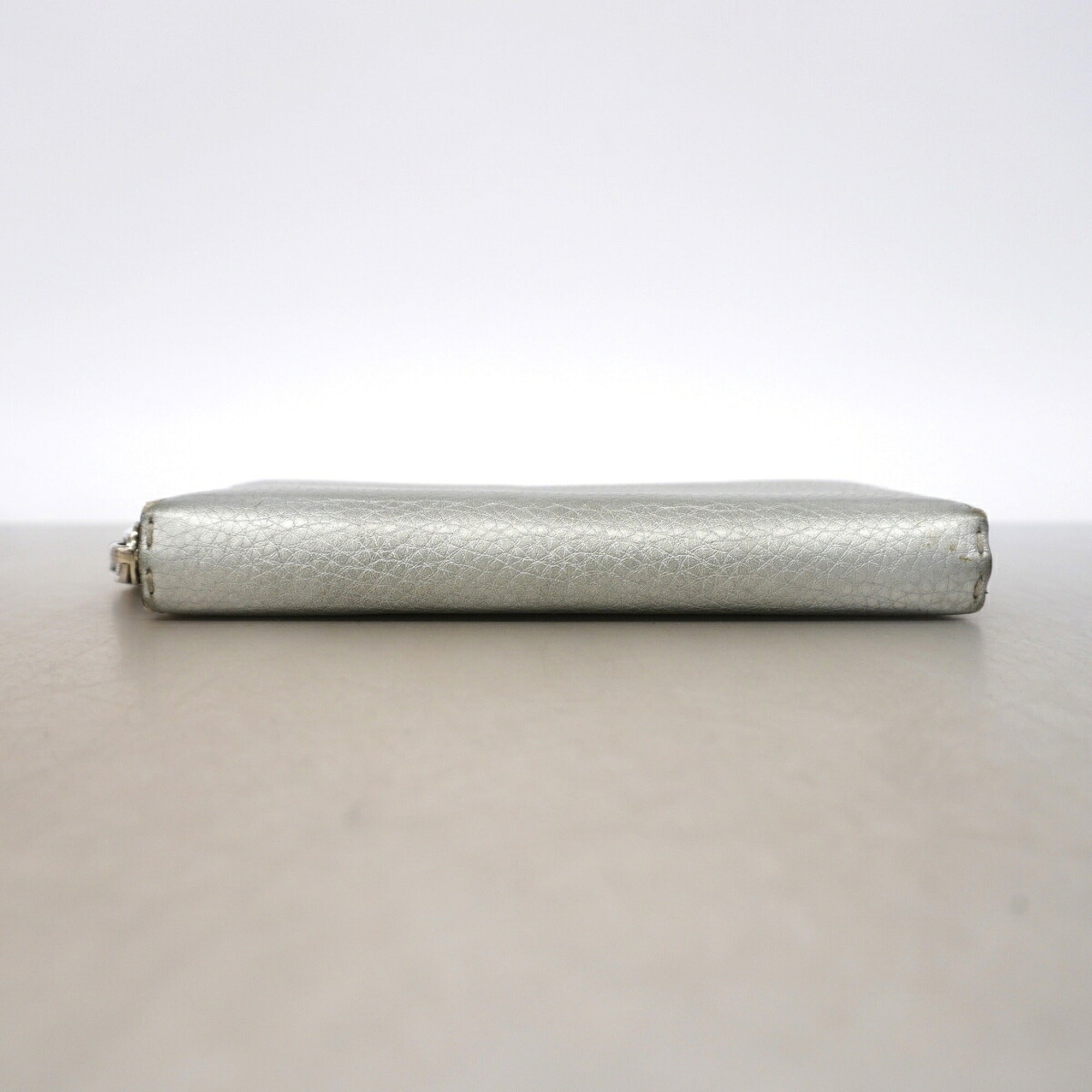 Fendi Silver Leather Long Wallet (Bi-Fold) (Pre-Owned)
