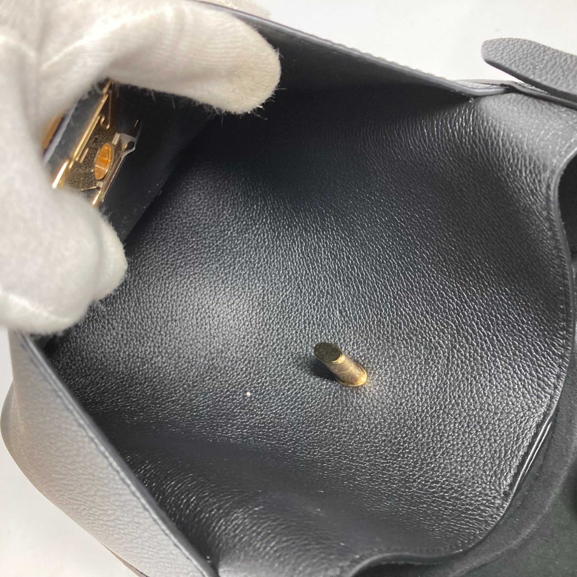 Louis Vuitton Black Leather Shoulder Bag (Pre-Owned)