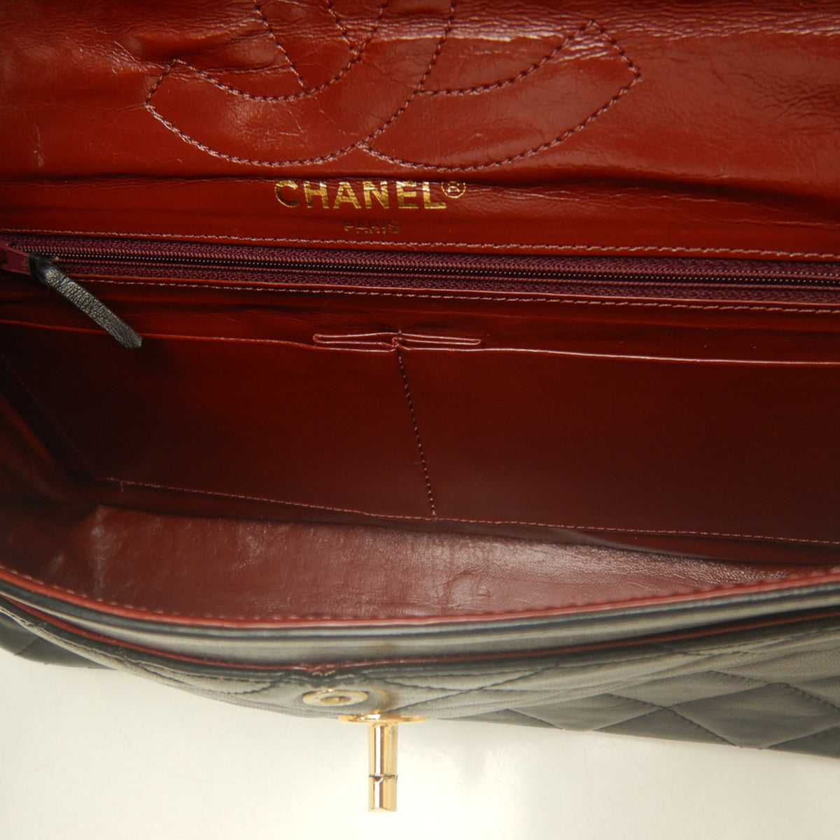 Chanel Black Leather Shoulder Bag (Pre-Owned)