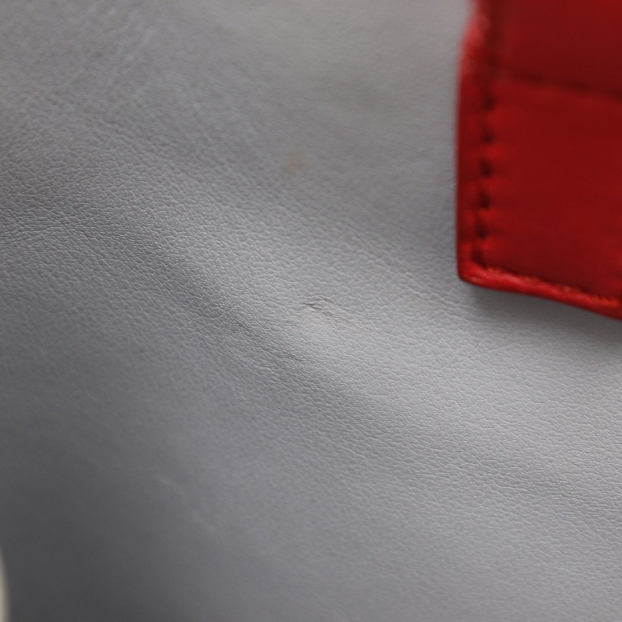 Fendi Red Color Leather Handbag (Pre-Owned)
