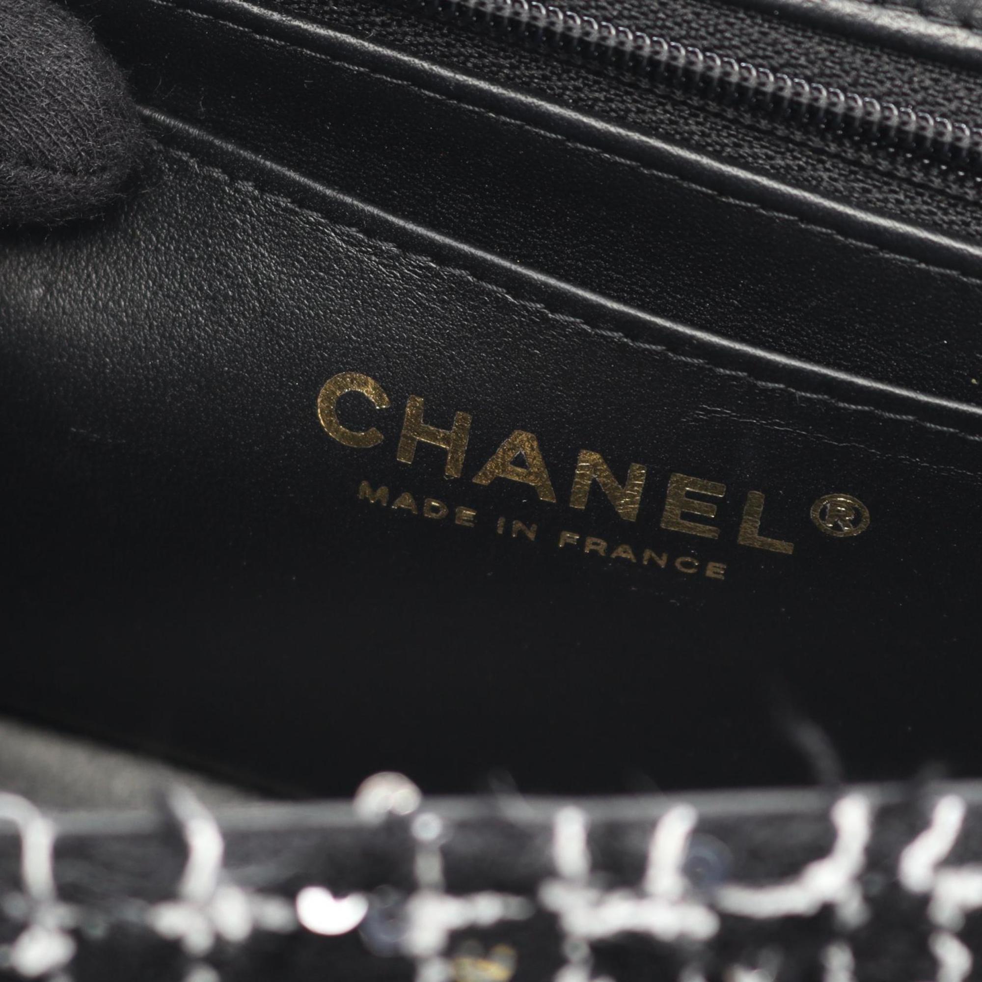Chanel Black White Fabric Handbag Shoulder Bag (Pre-Owned)