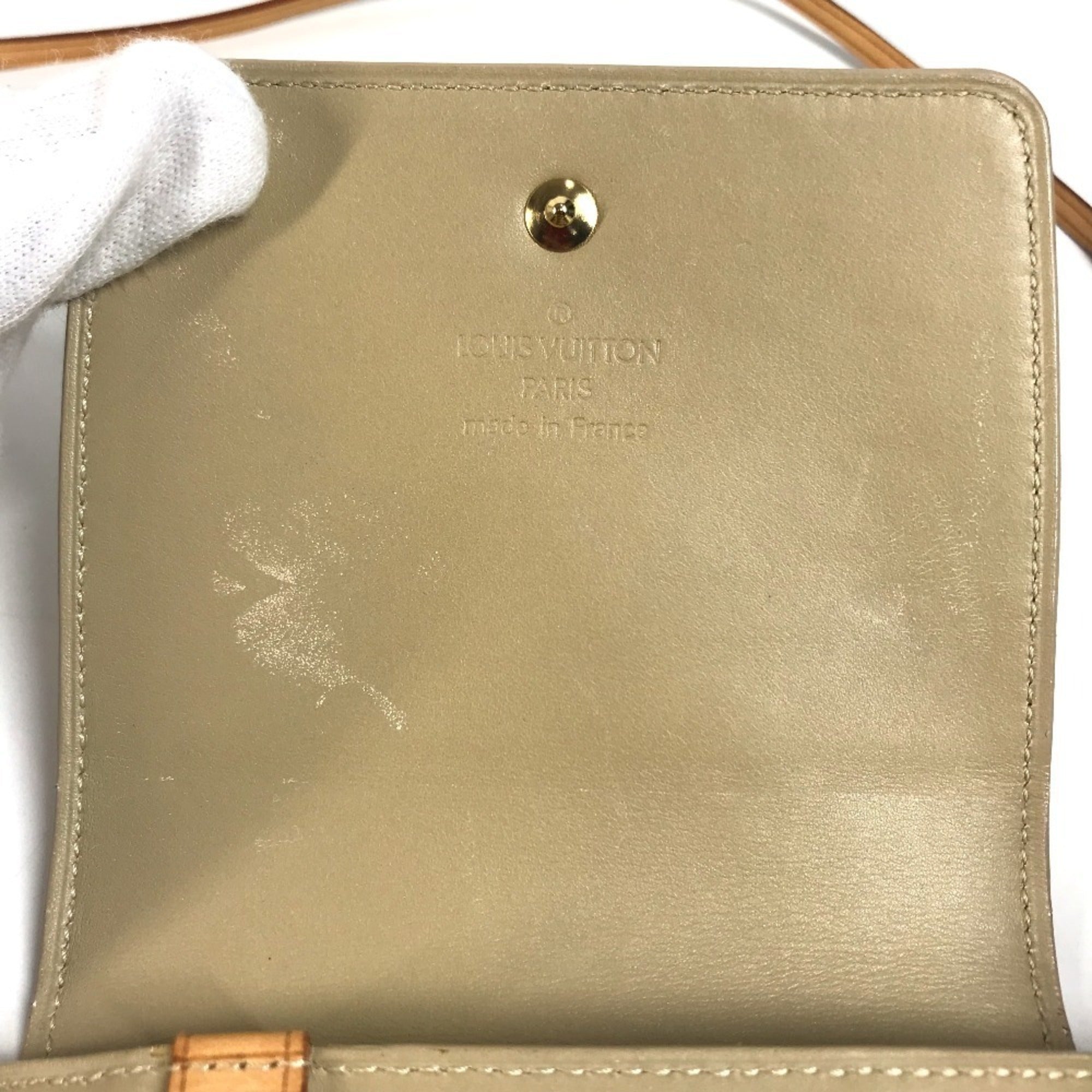 Louis Vuitton Beige Monogram Vernis Pochette Shoulder Bag (Pre-Owned)