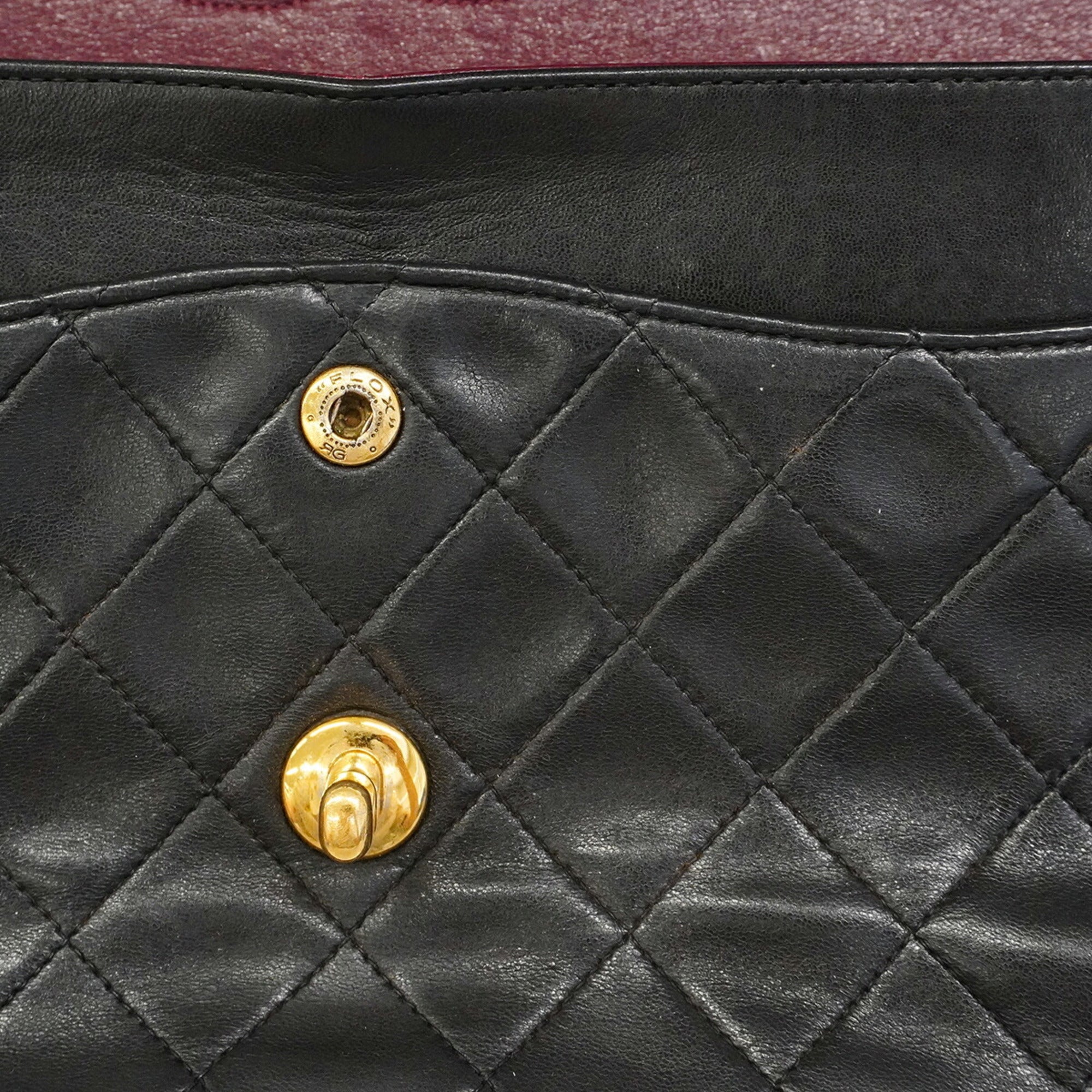 Chanel Black Leather Shoulder Bag (Pre-Owned)