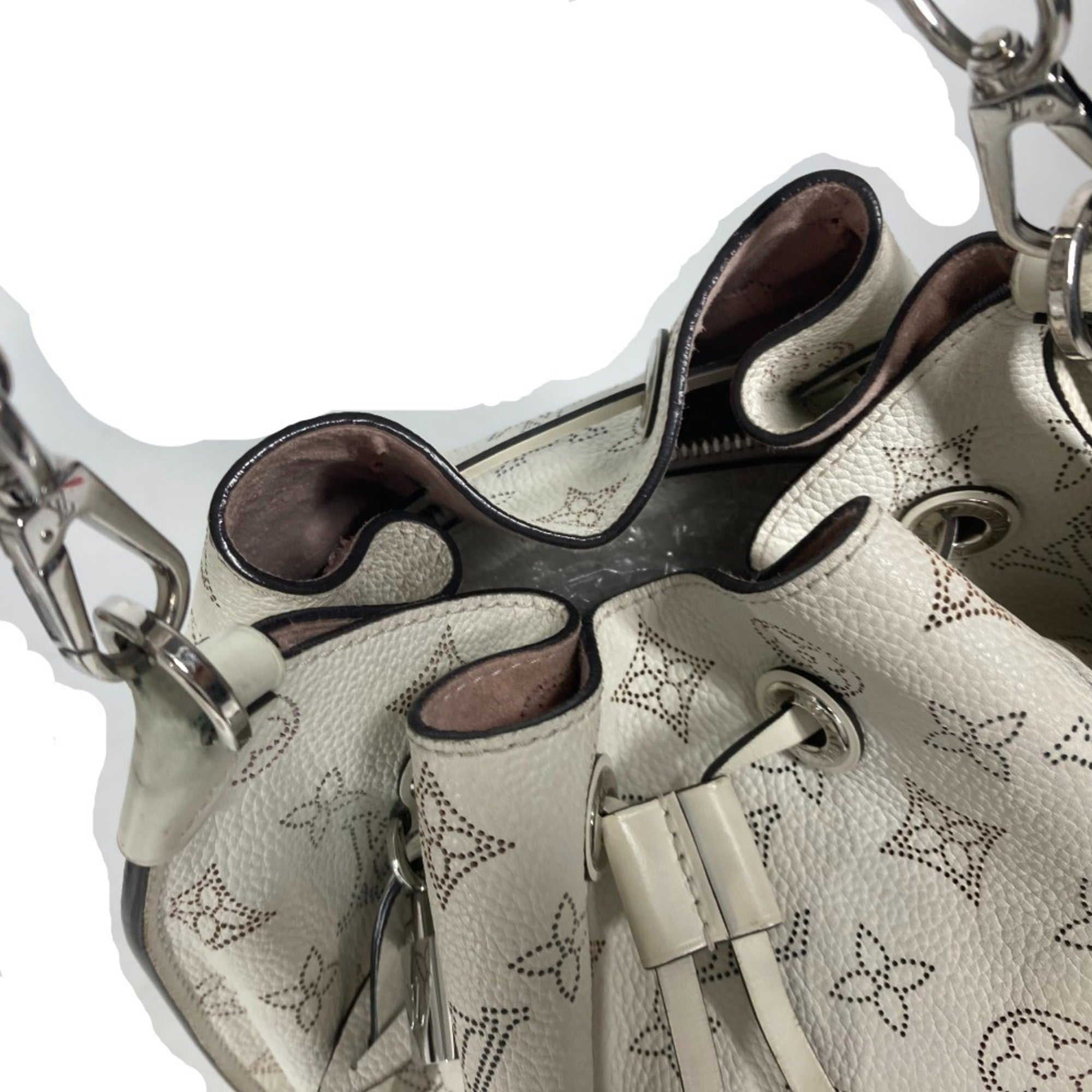 Louis Vuitton Blanc White Mahina Leather Handbag Shoulder Bag (Pre-Owned)