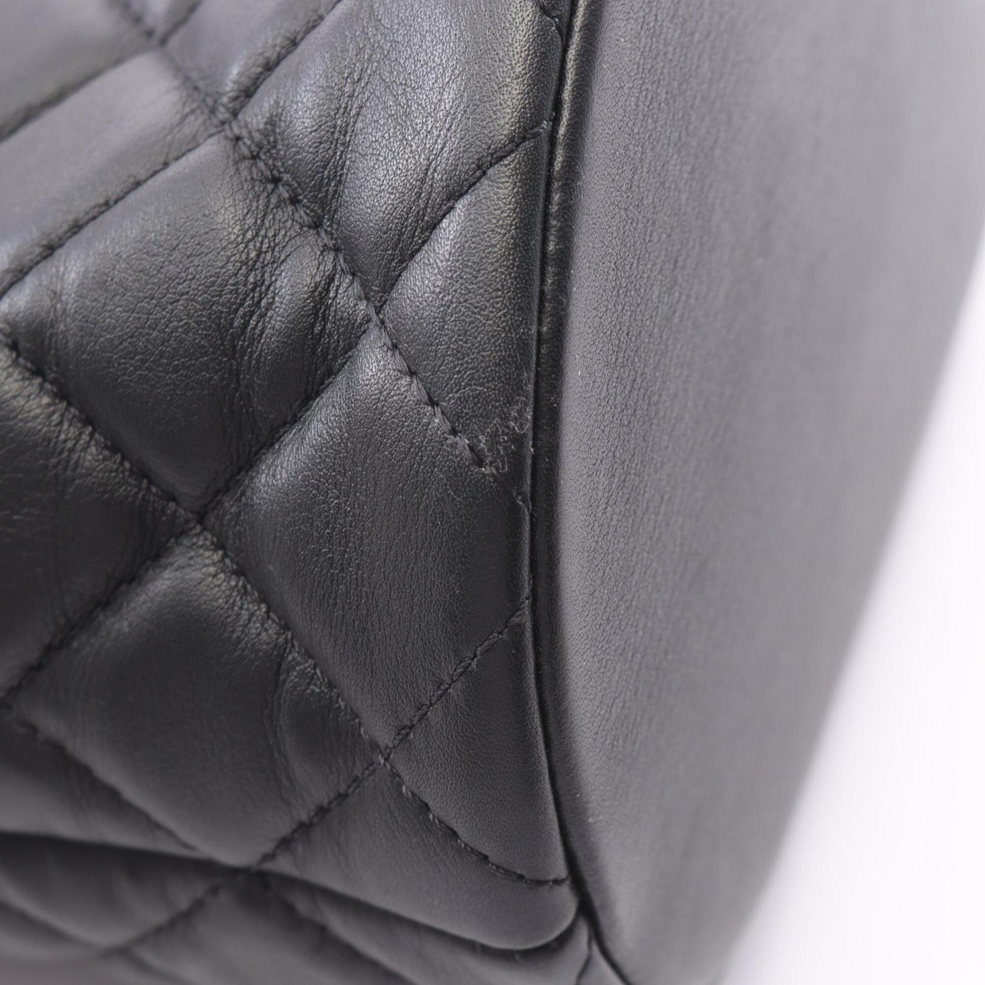 Chanel Black Leather Handbag Shoulder Bag (Pre-Owned)