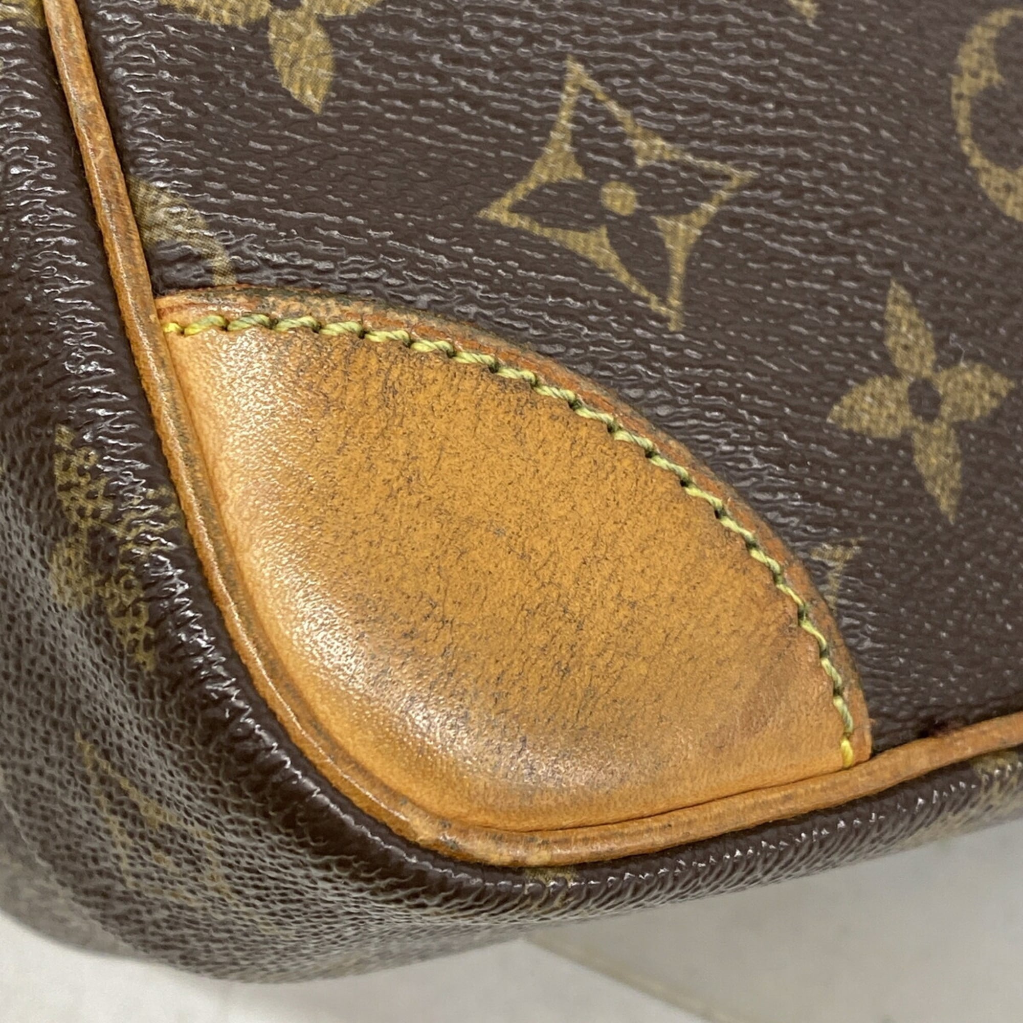 Louis Vuitton Brown Shoulder Bag (Pre-Owned)