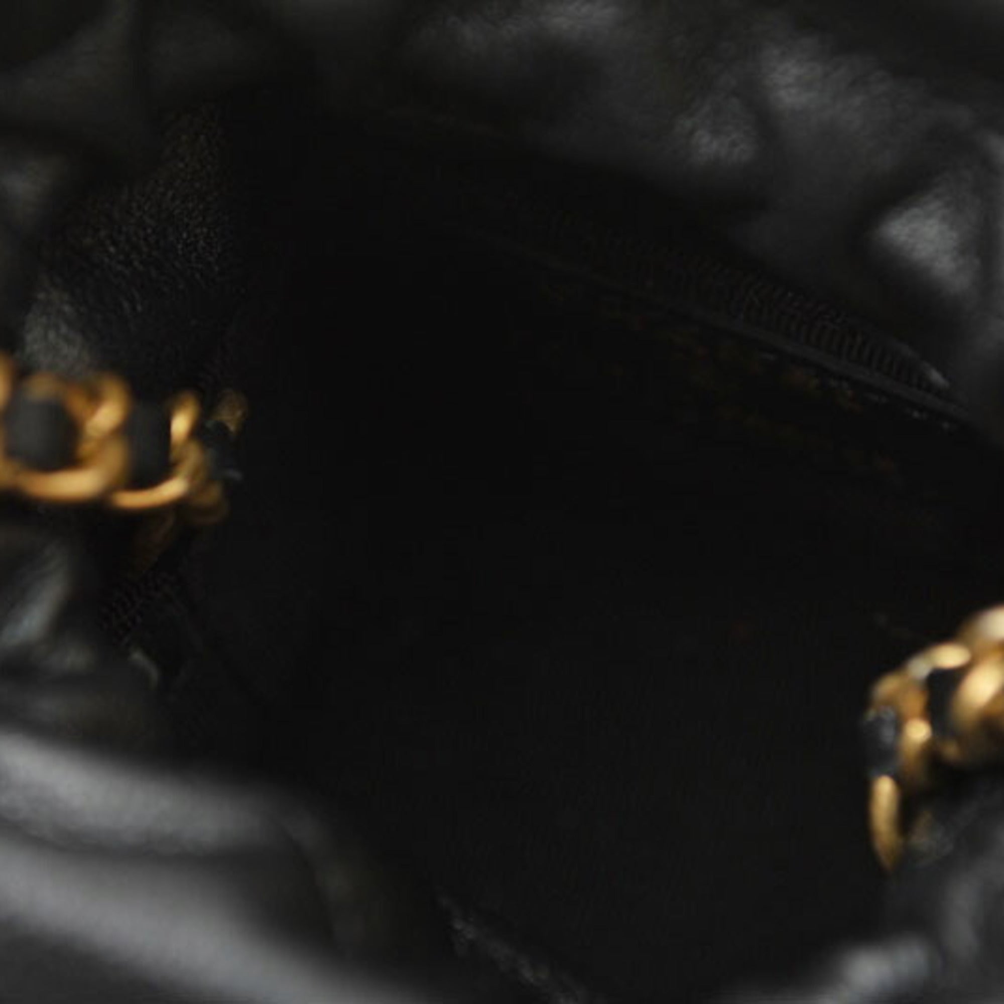 Chanel Black Leather Shoulder Bag (Pre-Owned)