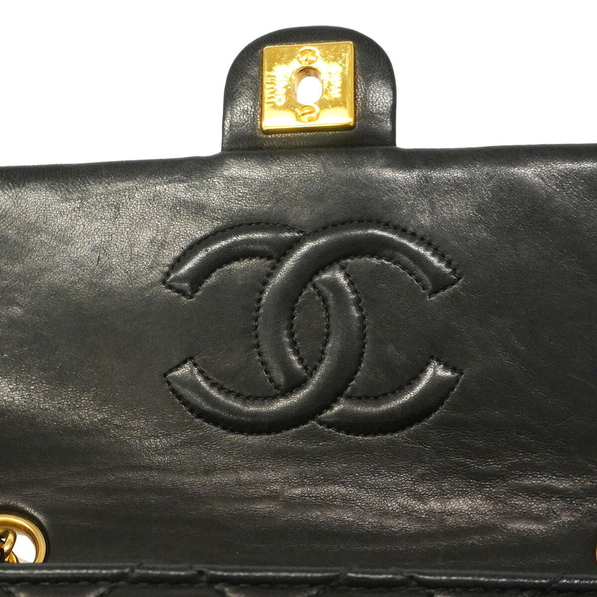 Chanel Black Leather Shoulder Bag (Pre-Owned)