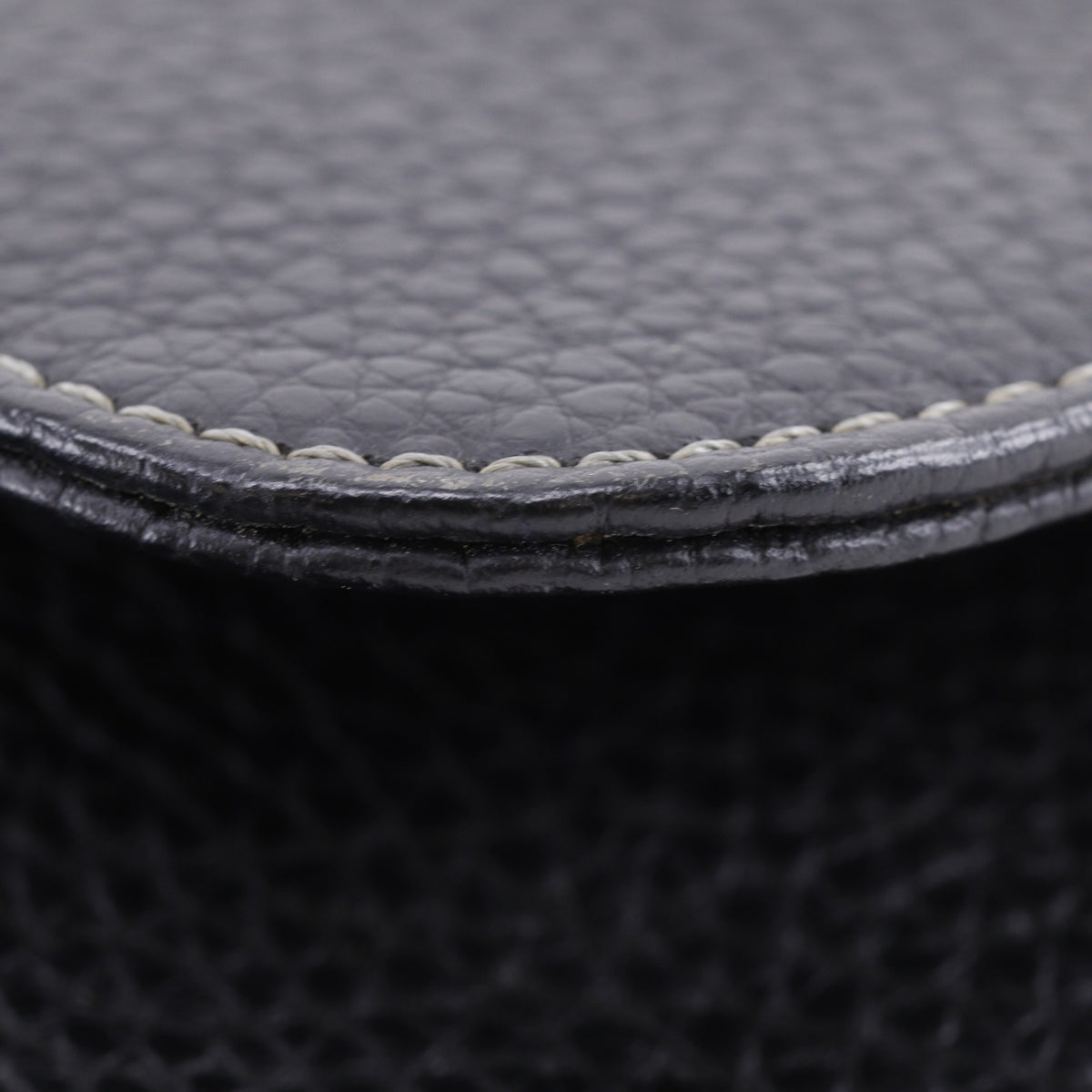 Loewe Black Leather Shoulder Bag (Pre-Owned)