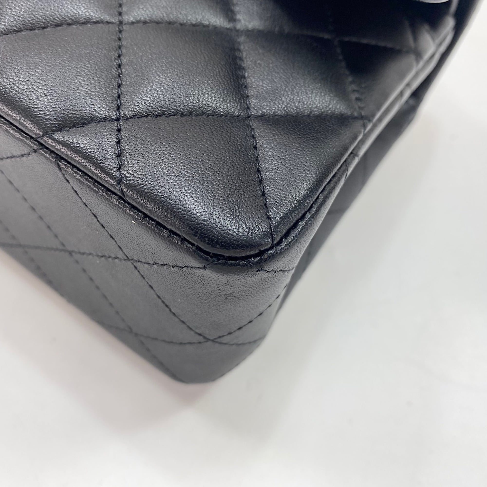 Chanel Matelasse Black Shoulder Bag (Pre-Owned)