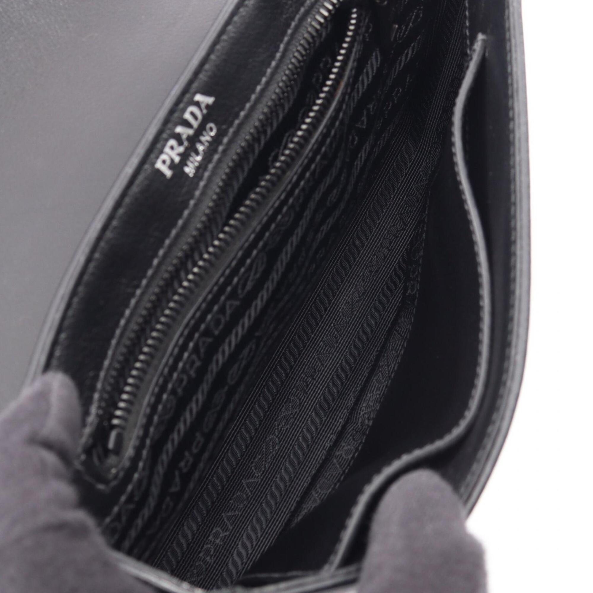 Prada Black Leather Handbag Shoulder Bag (Pre-Owned)