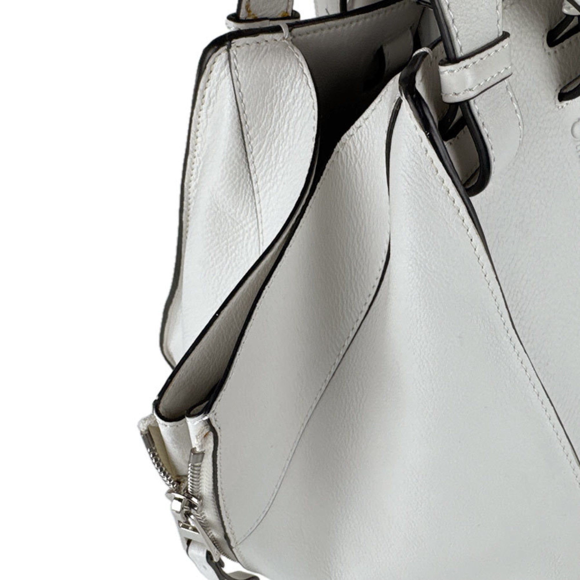 Loewe White Leather Handbag Shoulder Bag (Pre-Owned)