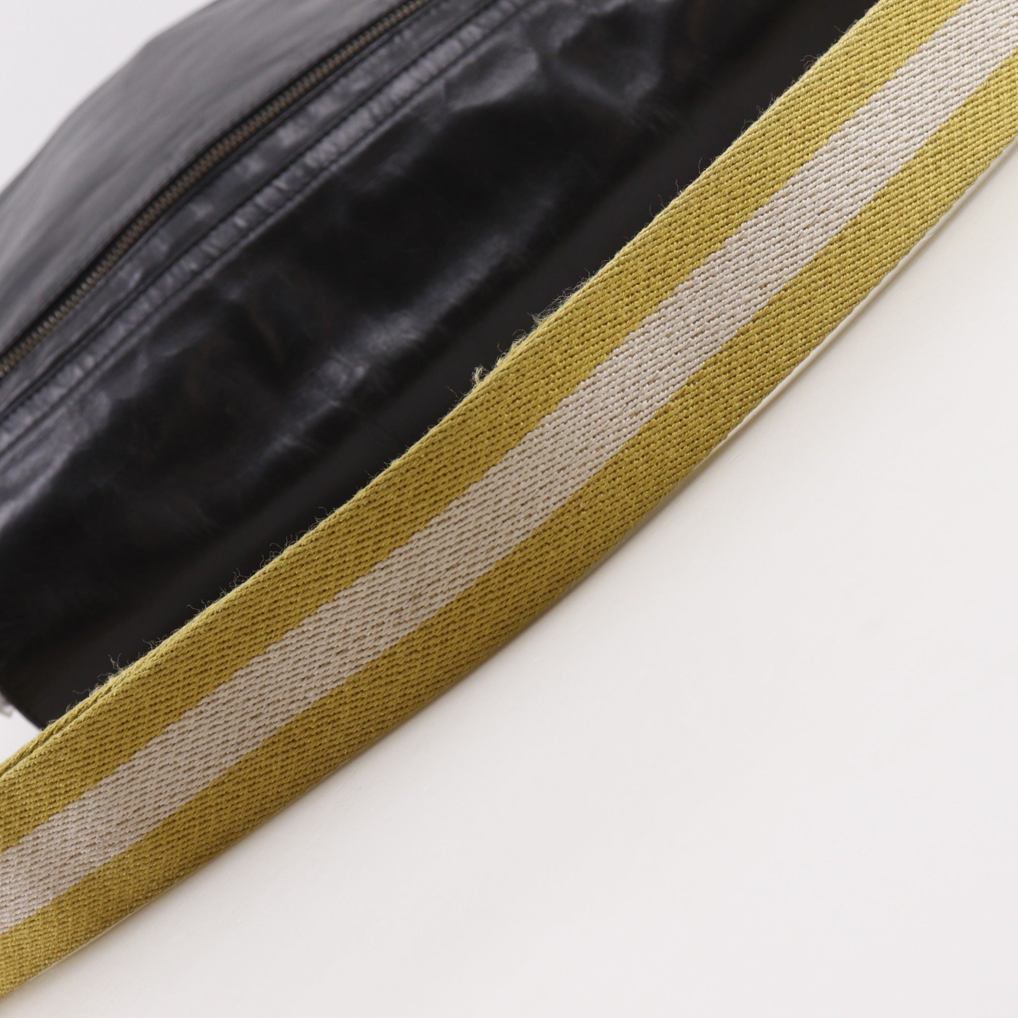 Bally Black Yellow Leather Shoulder Bag (Pre-Owned)