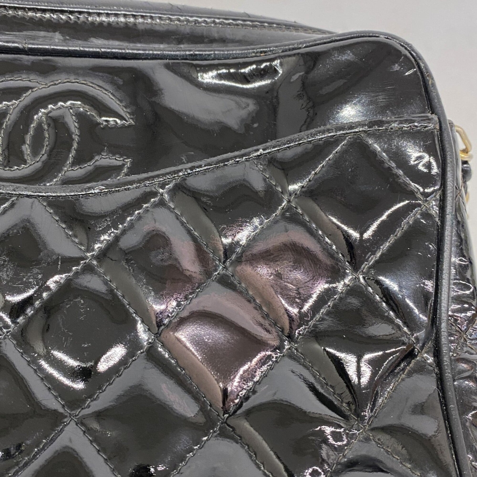 Chanel Black Patent Leather Shoulder Bag (Pre-Owned)