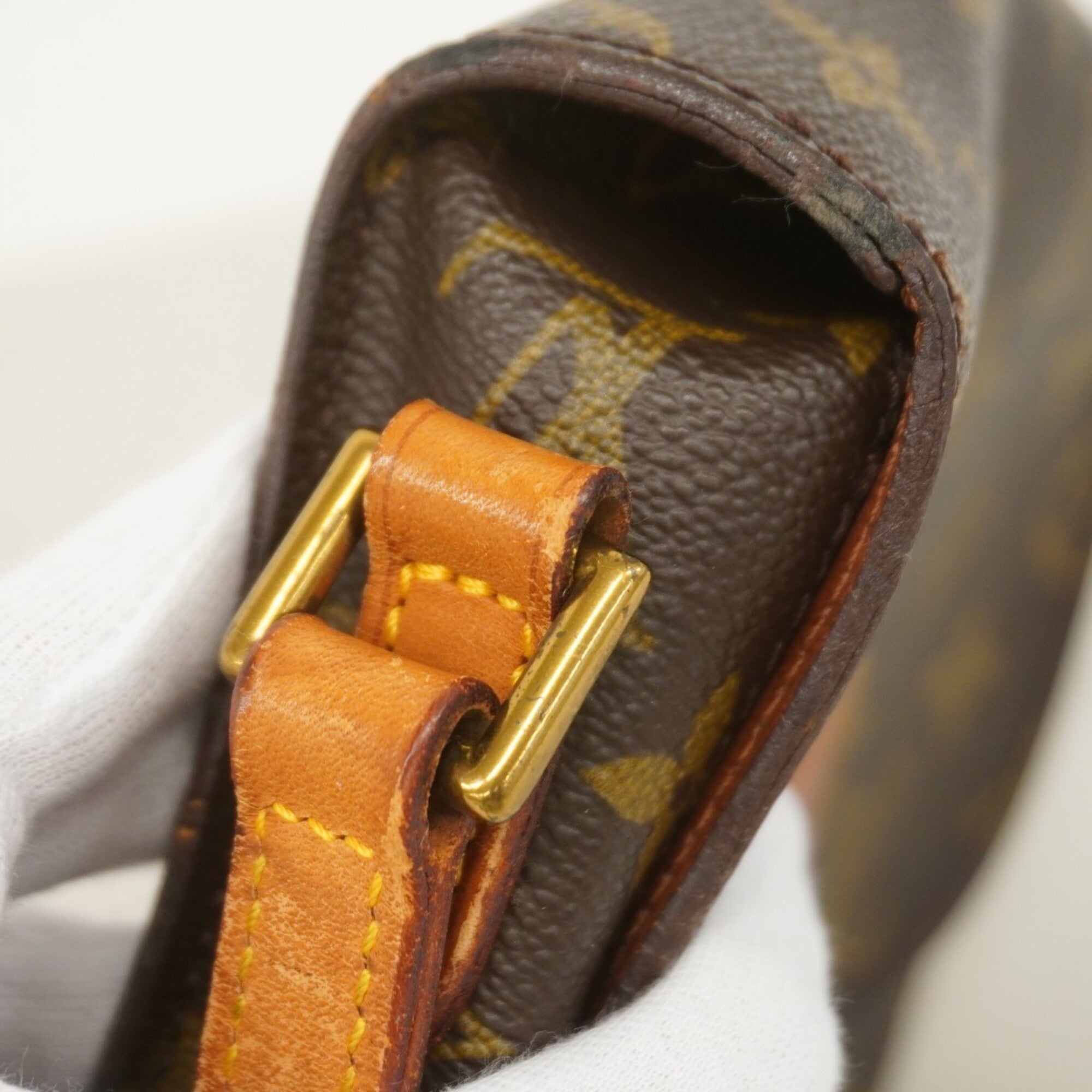 Louis Vuitton Brown Shoulder Bag (Pre-Owned)